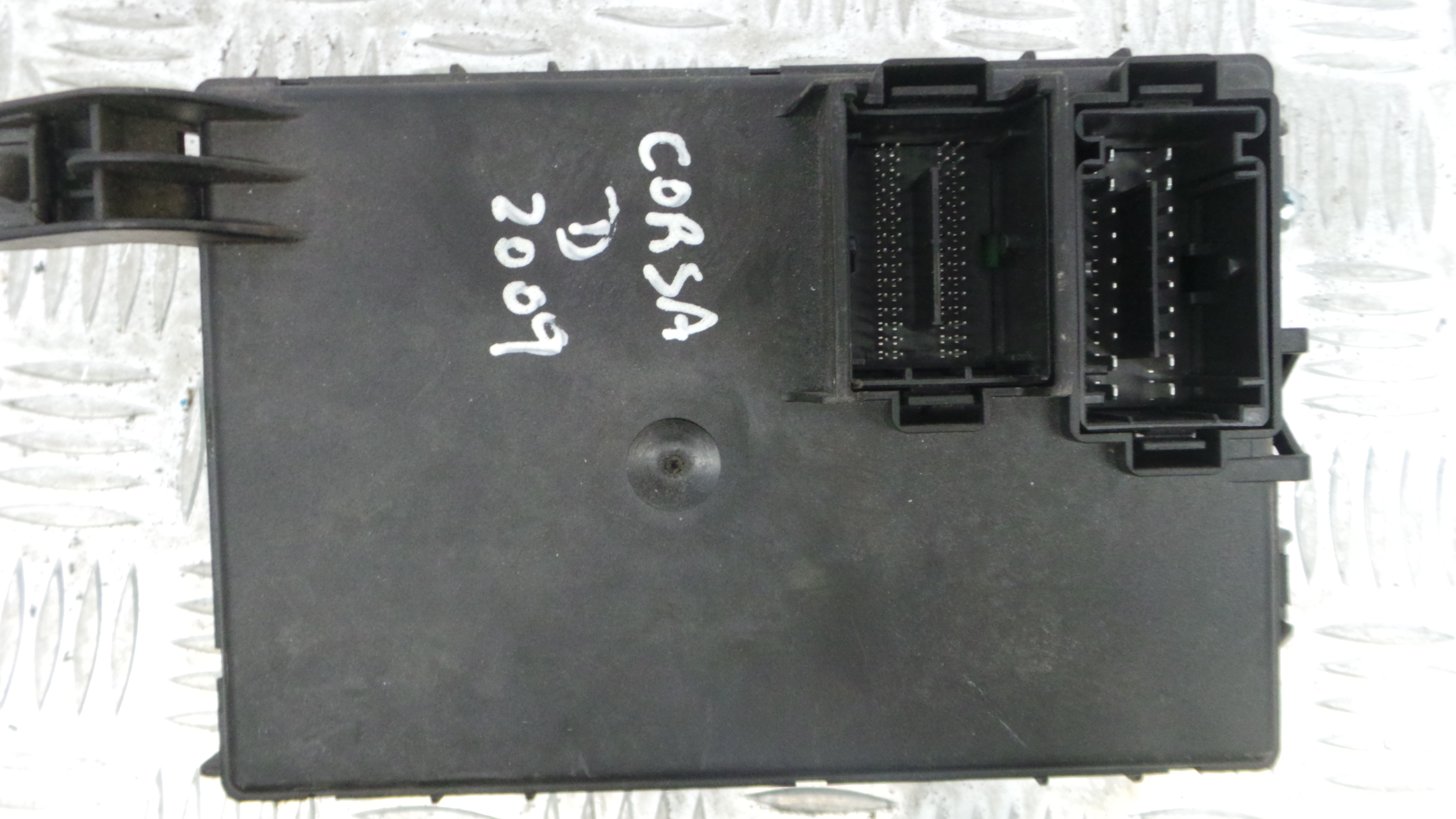 Caixa dos Fusíveis / BSI / UCH / SAM 13308949 - OPEL CORSA D (S07)-33150675