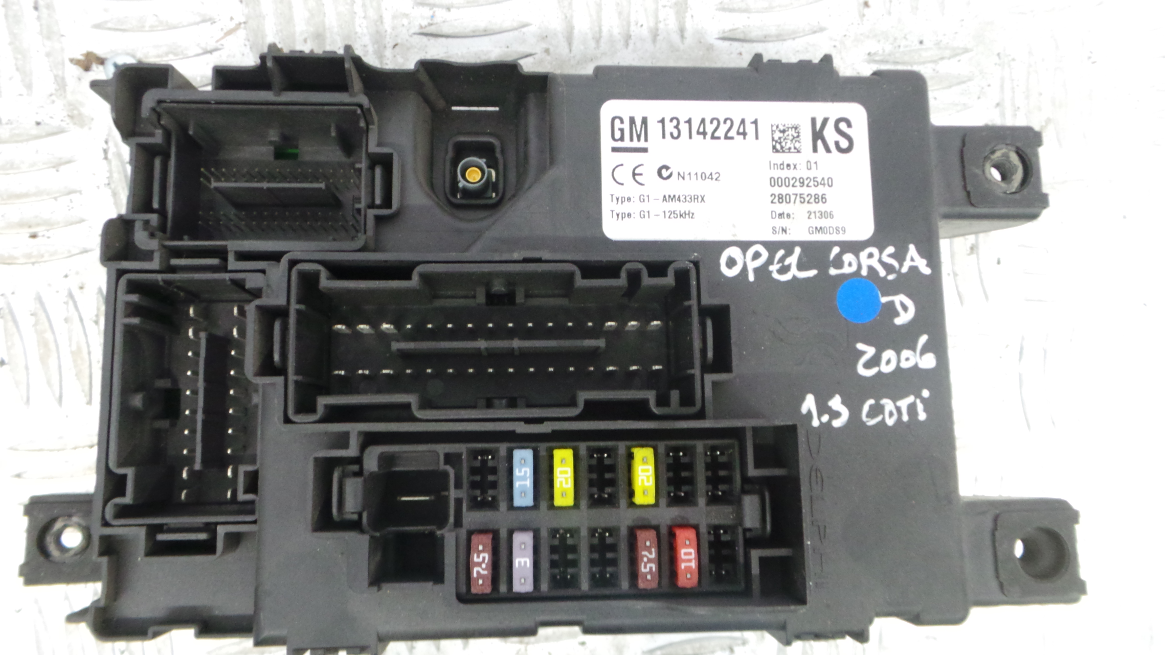 Caixa dos Fusíveis / BSI / UCH / SAM 13142241 - OPEL CORSA D (S07)-33150677