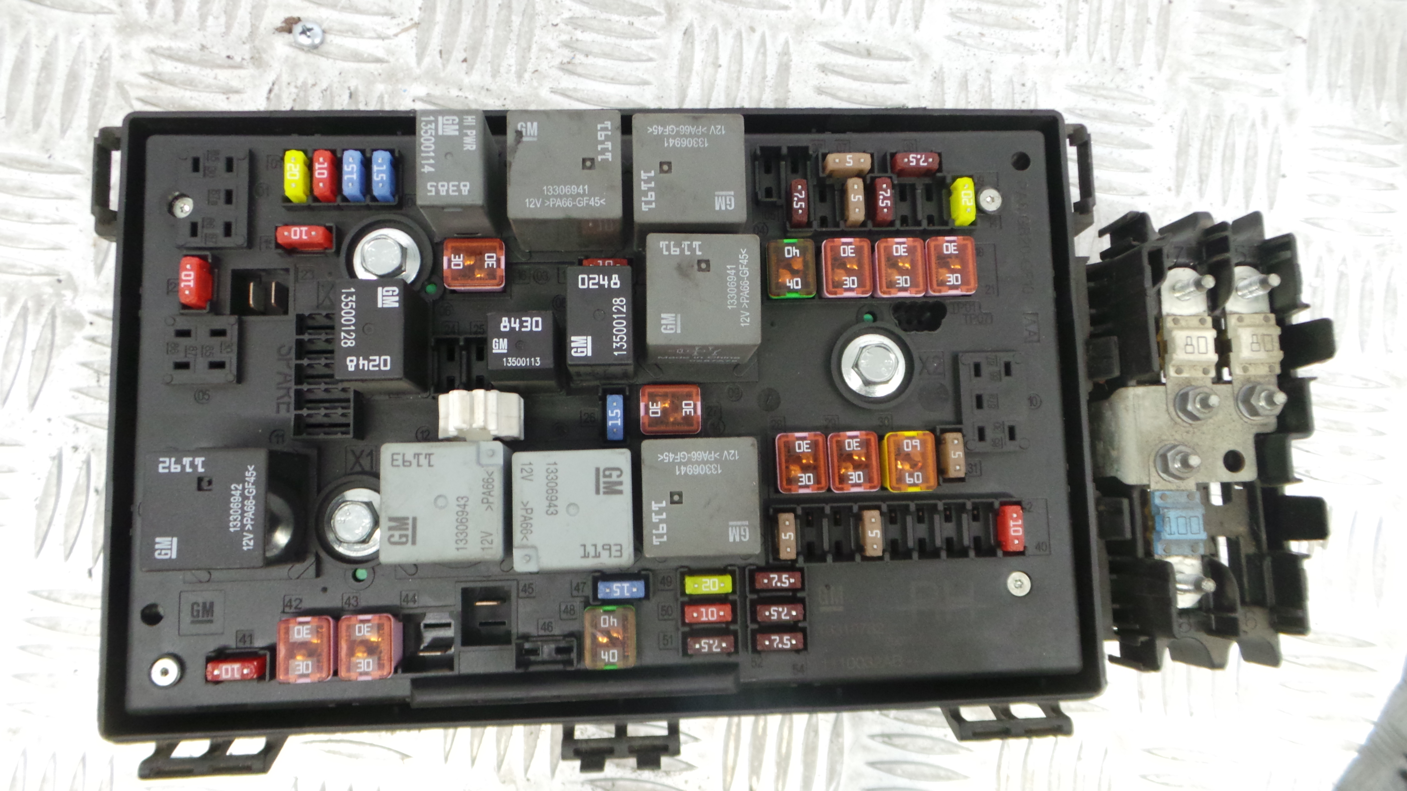 Caixa dos Fusíveis / BSI / UCH / SAM 13318782 - OPEL ASTRA J (P10)-33150690