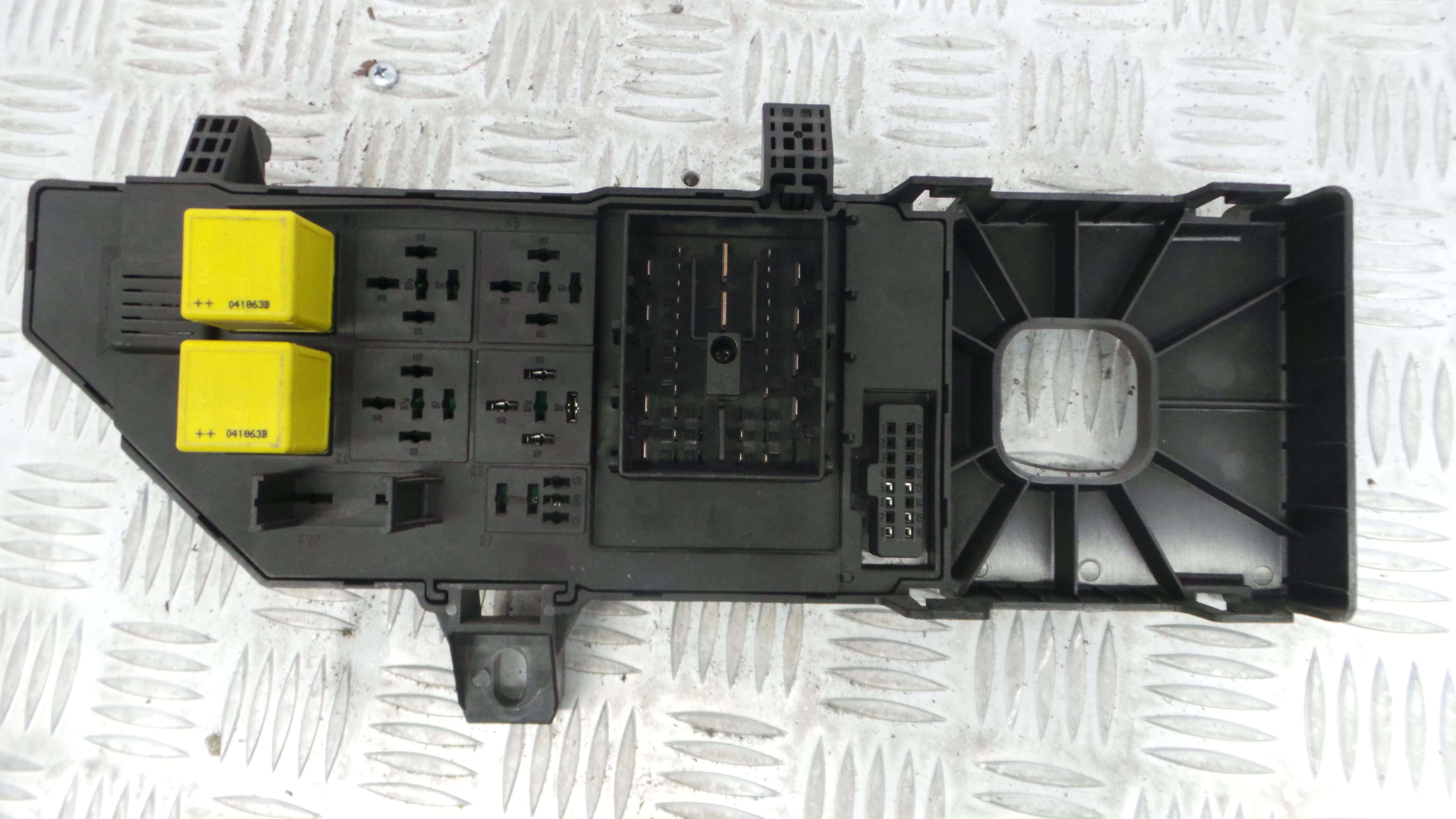 Caixa dos Fusíveis / BSI / UCH / SAM 460023260 - SAAB 9-3 (YS3F, E79, D79, D75)-33150693