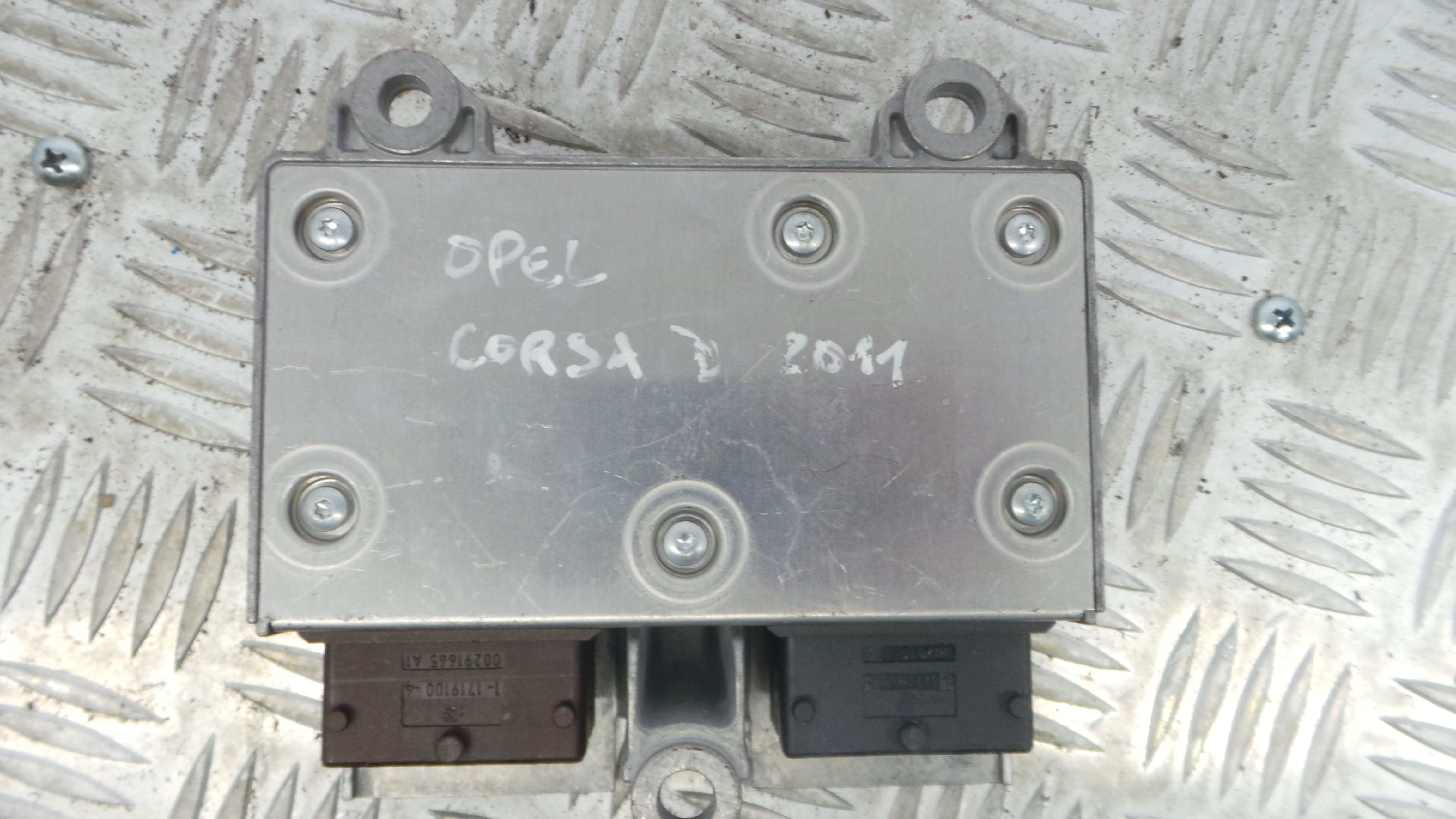 Centralina de Airbags 13283819 - OPEL CORSA D (S07)-33150705 Centralina de Airbags 13283819 - OPEL CORSA D (S07)-33150705