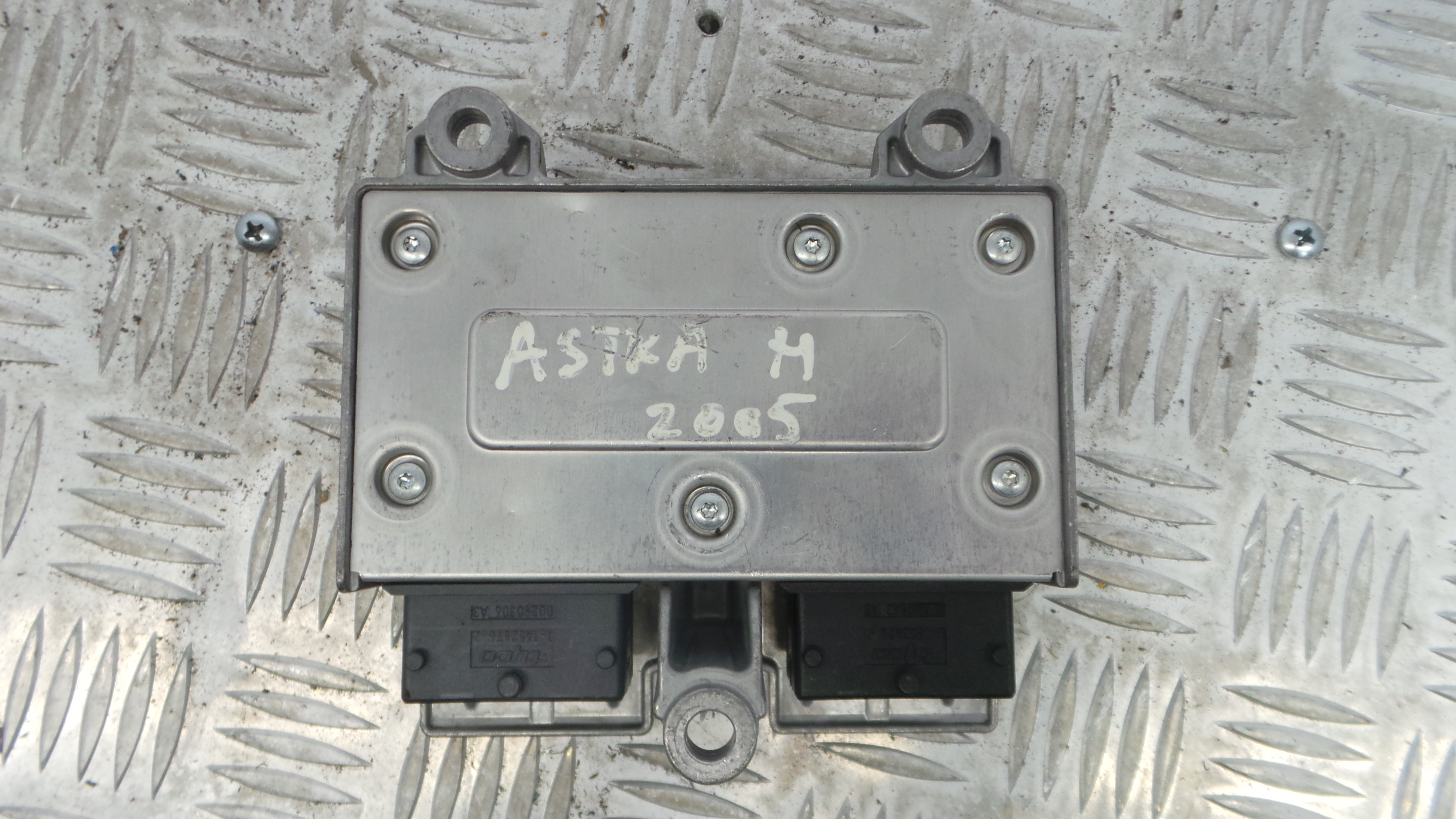 Centralina de Airbags 13227920 - OPEL ASTRA H (A04)-33150717 Centralina de Airbags 13227920 - OPEL ASTRA H (A04)-33150717