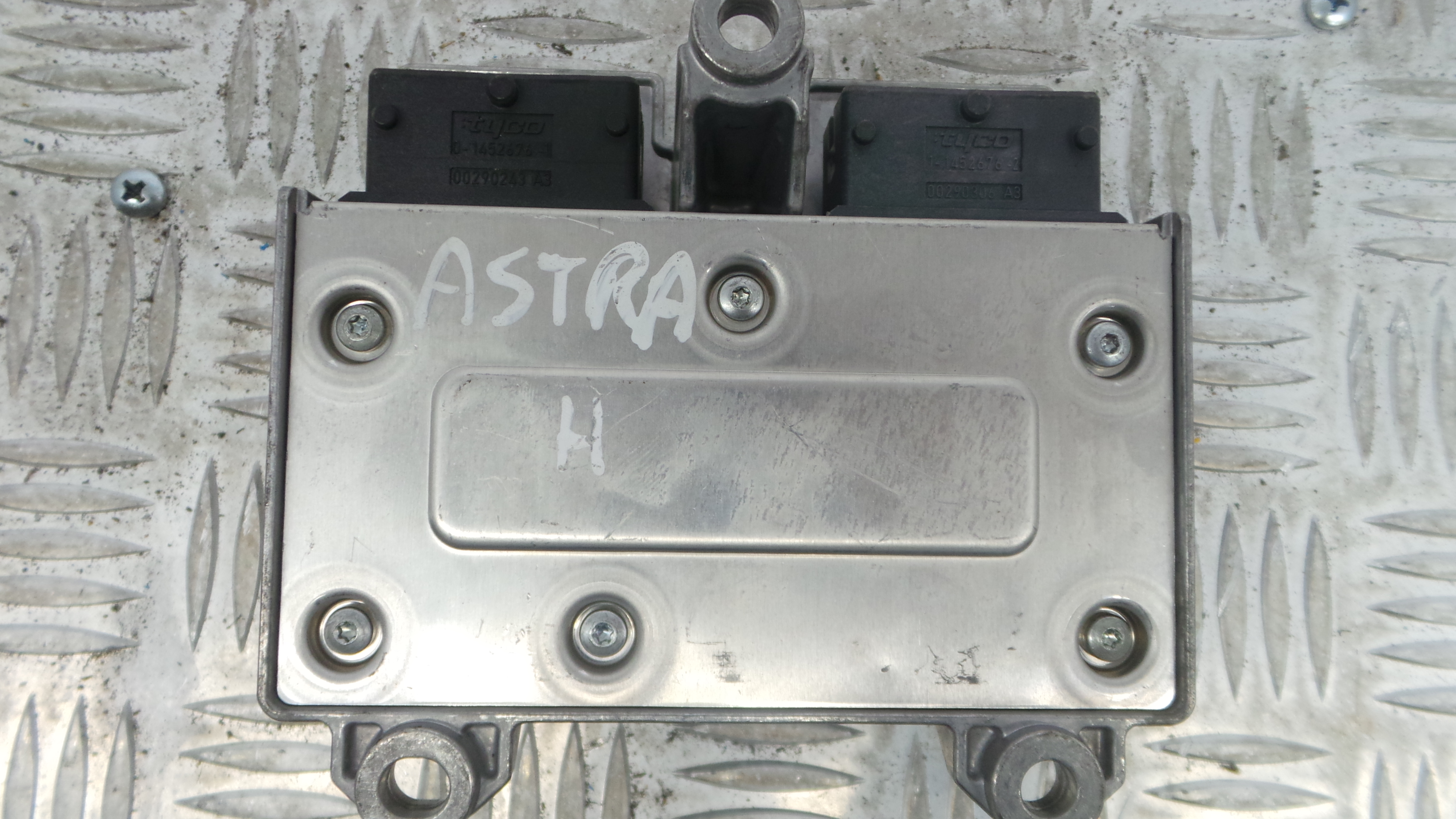 Centralina de Airbags 13181977 - OPEL ASTRA H (A04)-33150731