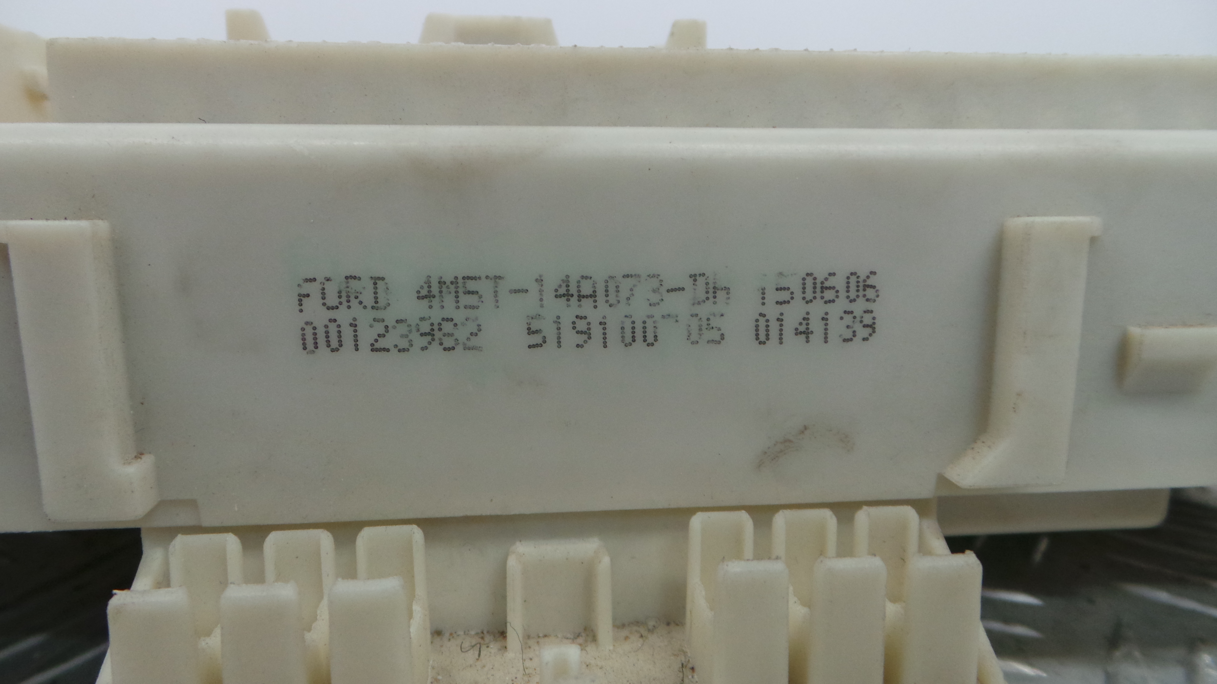 Caixa dos Fusíveis / BSI / UCH / SAM 4M57-14A073-DH - FORD FOCUS II (DA_, HCP, DP)-33152034