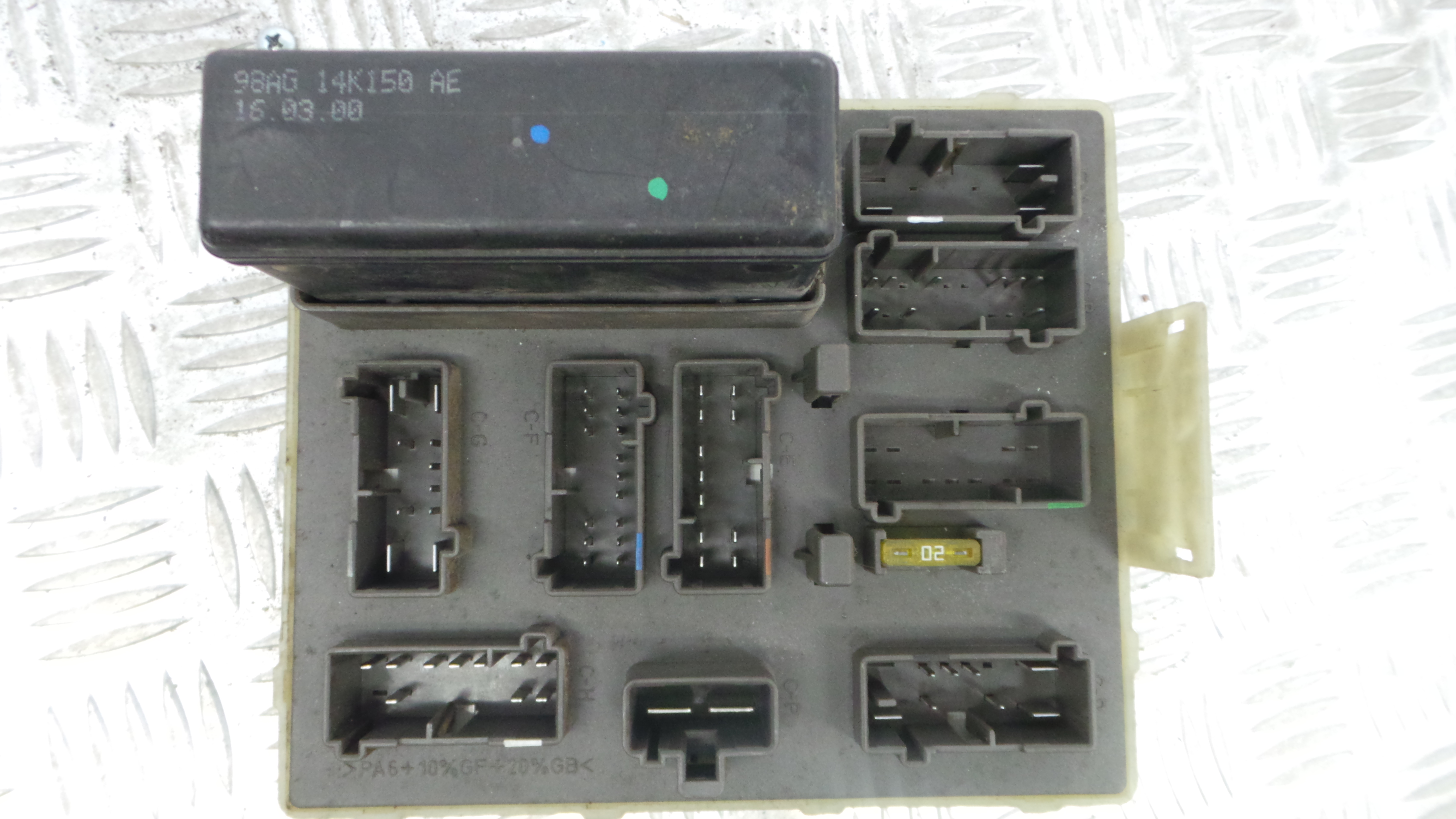 Caixa dos Fusíveis / BSI / UCH / SAM 98AG14A073CH - FORD FOCUS I três volumes (DFW)-33152050 Caixa dos Fusíveis / BSI / UCH / SAM 98AG14A073CH - FORD FOCUS I três volumes (DFW)-33152050