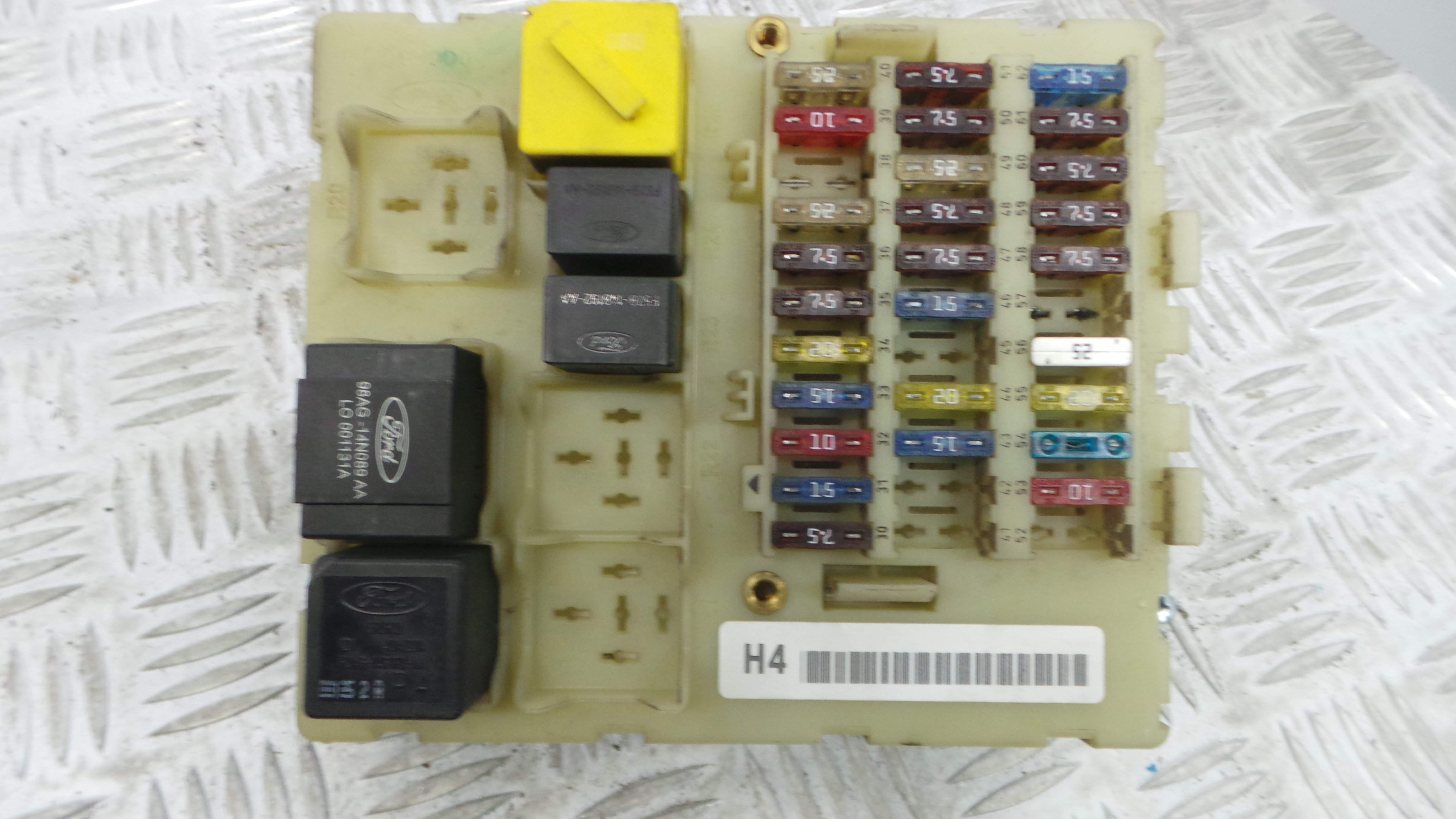 Caixa dos Fusíveis / BSI / UCH / SAM 98AG14A073CH - FORD FOCUS I três volumes (DFW)-33152050