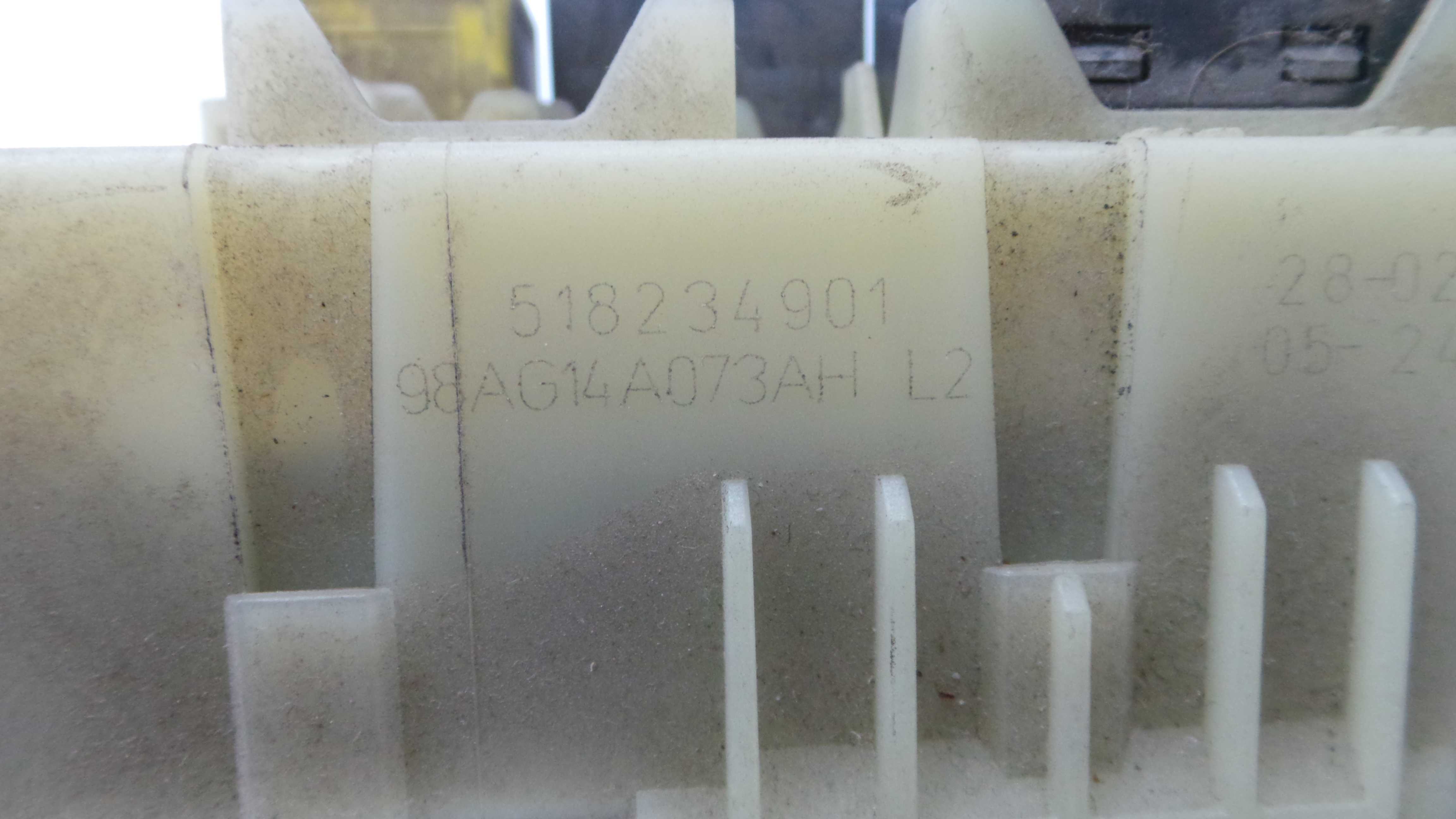 Caixa dos Fusíveis / BSI / UCH / SAM 98AG14A073AH - FORD FOCUS I (DAW, DBW)-33152053