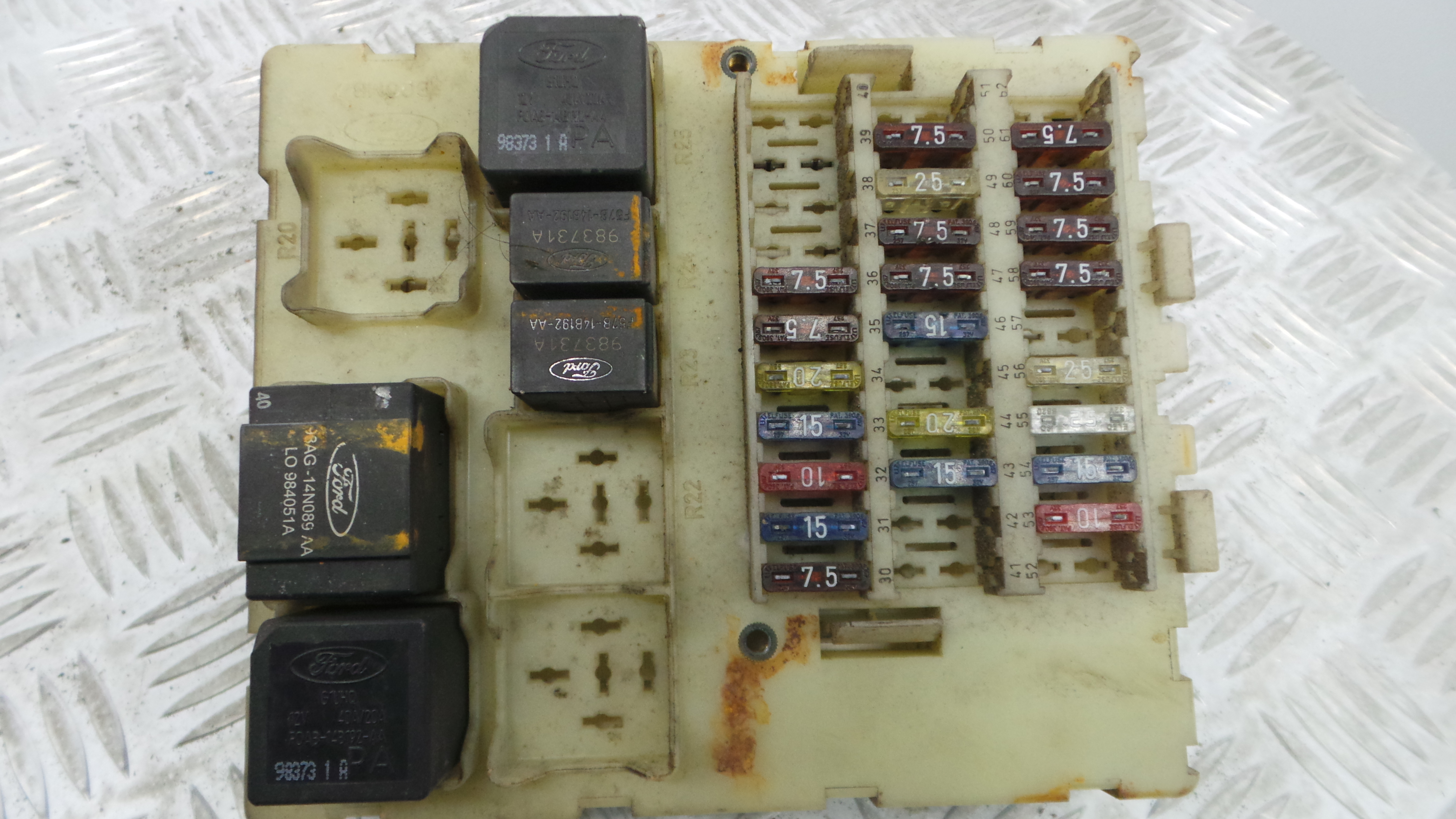 Caixa dos Fusíveis / BSI / UCH / SAM 98AG14A073AE - FORD FOCUS I (DAW, DBW)-33152056