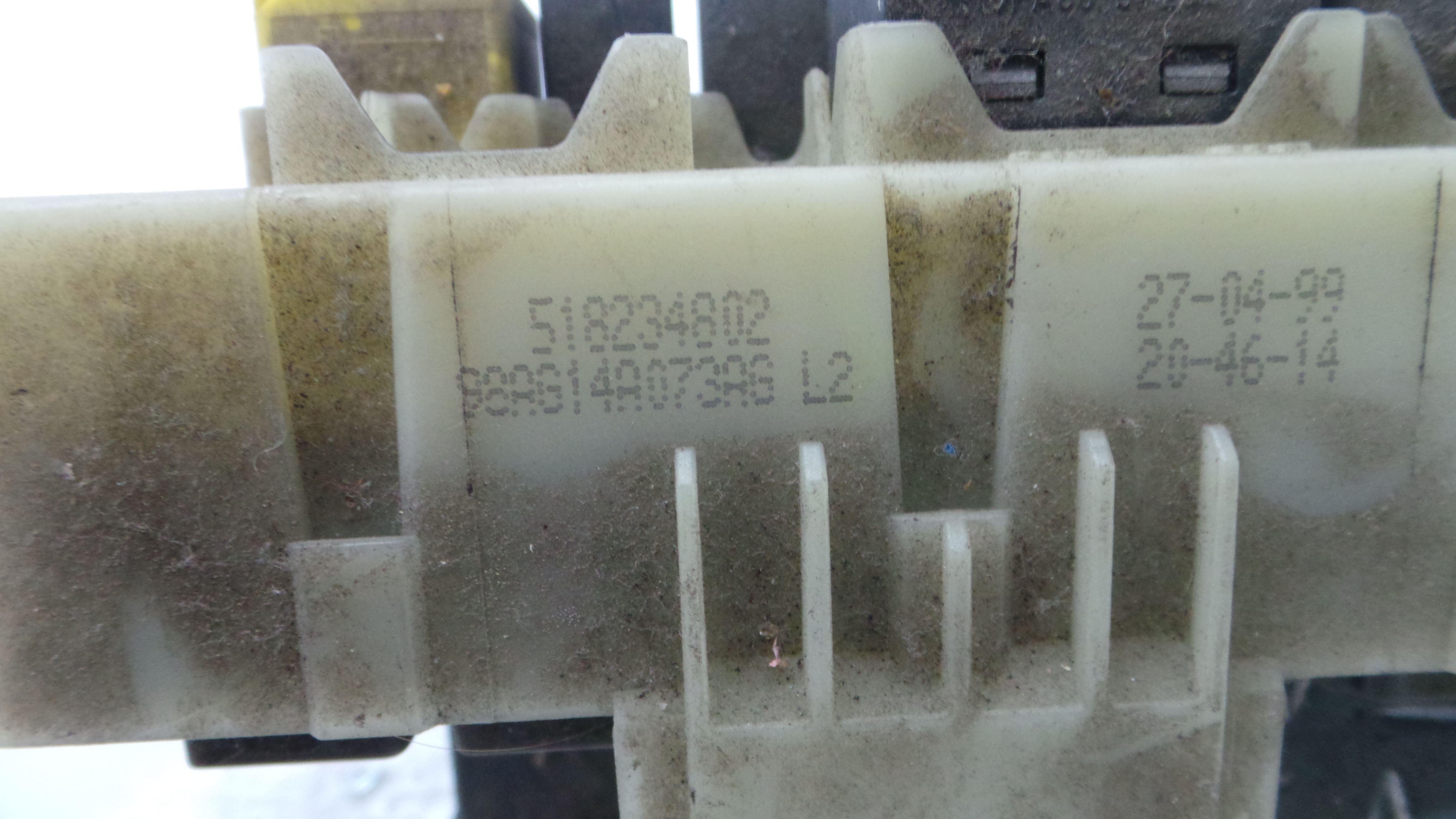 Caixa dos Fusíveis / BSI / UCH / SAM 98AG14A073AG - FORD FOCUS I (DAW, DBW)-33152059