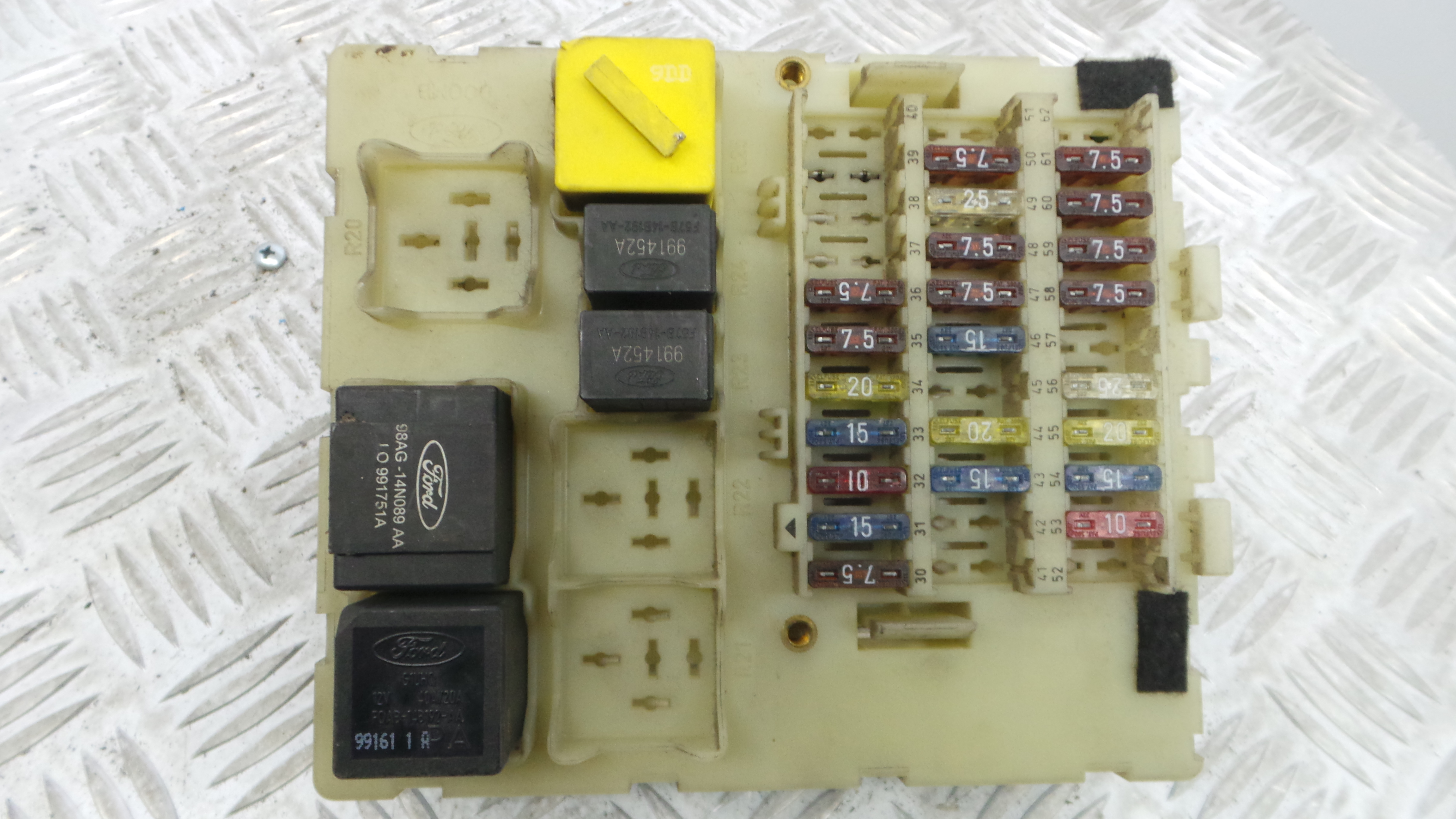 Caixa dos Fusíveis / BSI / UCH / SAM 98AG14A073AG - FORD FOCUS I (DAW, DBW)-33152059