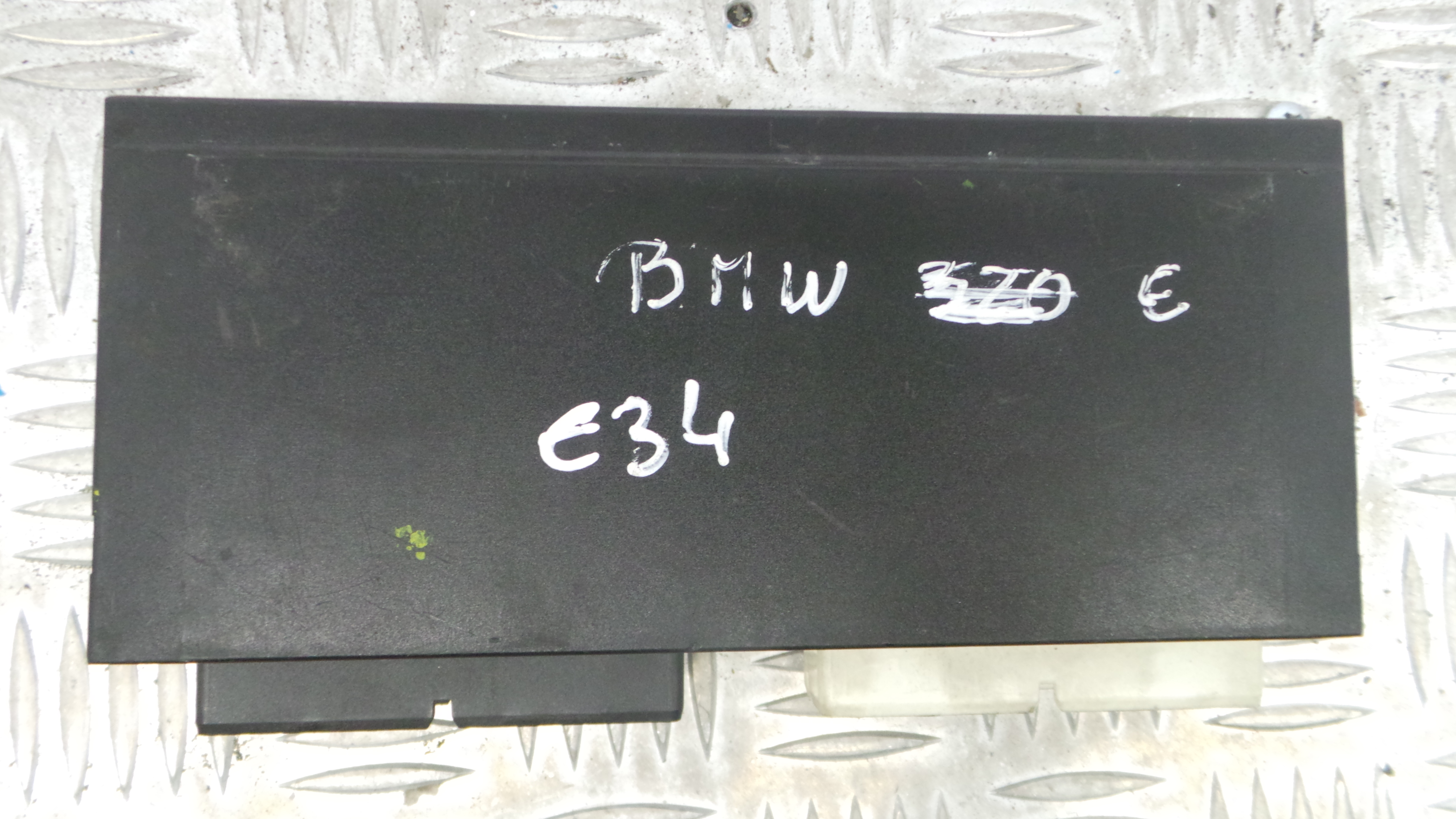 Modulo Electrónico 61.35-1379741 - BMW 5 (E34)-33158879 Modulo Electrónico 61.35-1379741 - BMW 5 (E34)-33158879