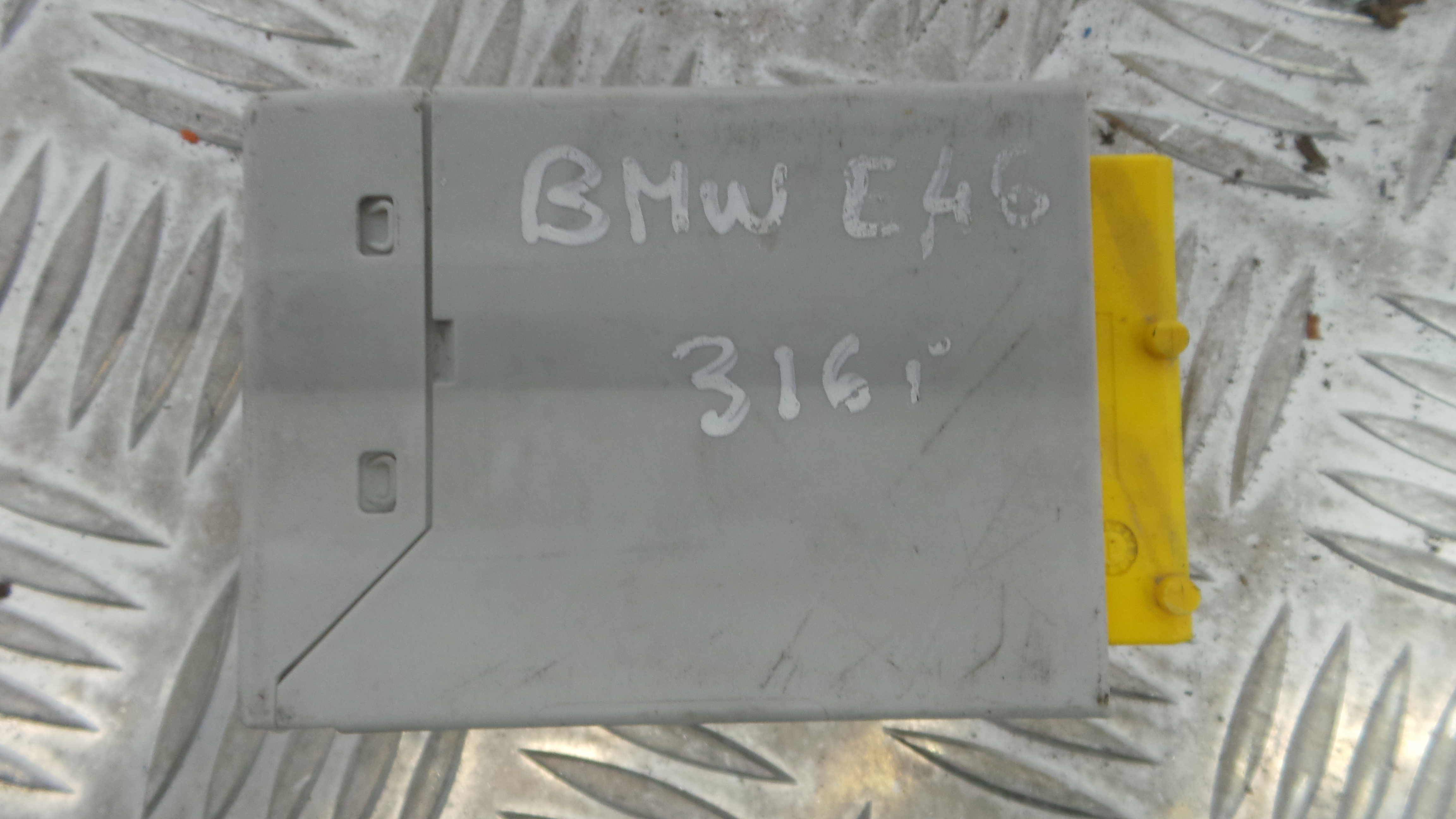 Modulo Electrónico 61.35-4146047 - BMW 3 (E46)-33159840 Modulo Electrónico 61.35-4146047 - BMW 3 (E46)-33159840