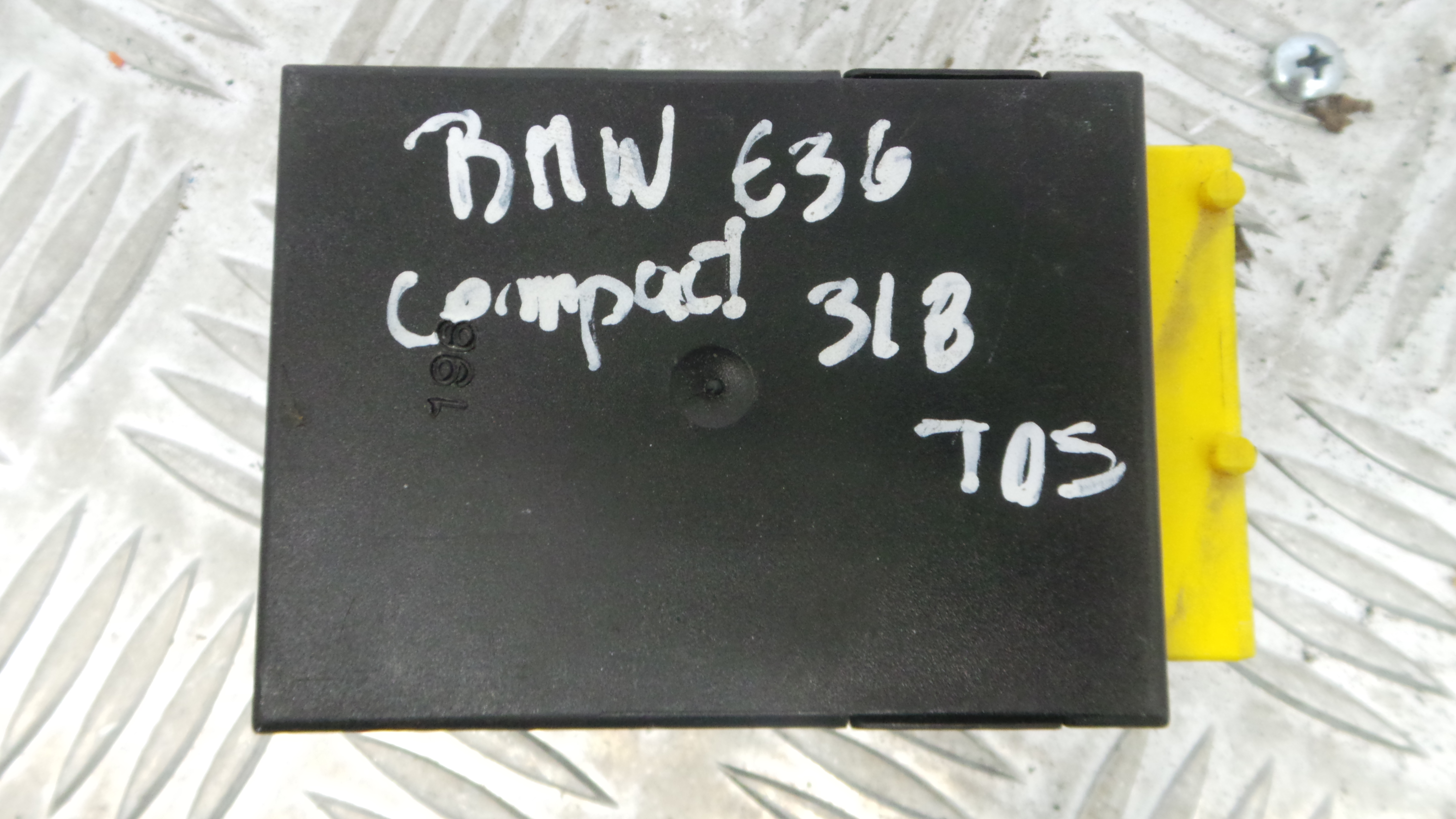 Modulo Electrónico 61.35-8362277 - BMW 3 Compact (E36)-33159842 Modulo Electrónico 61.35-8362277 - BMW 3 Compact (E36)-33159842