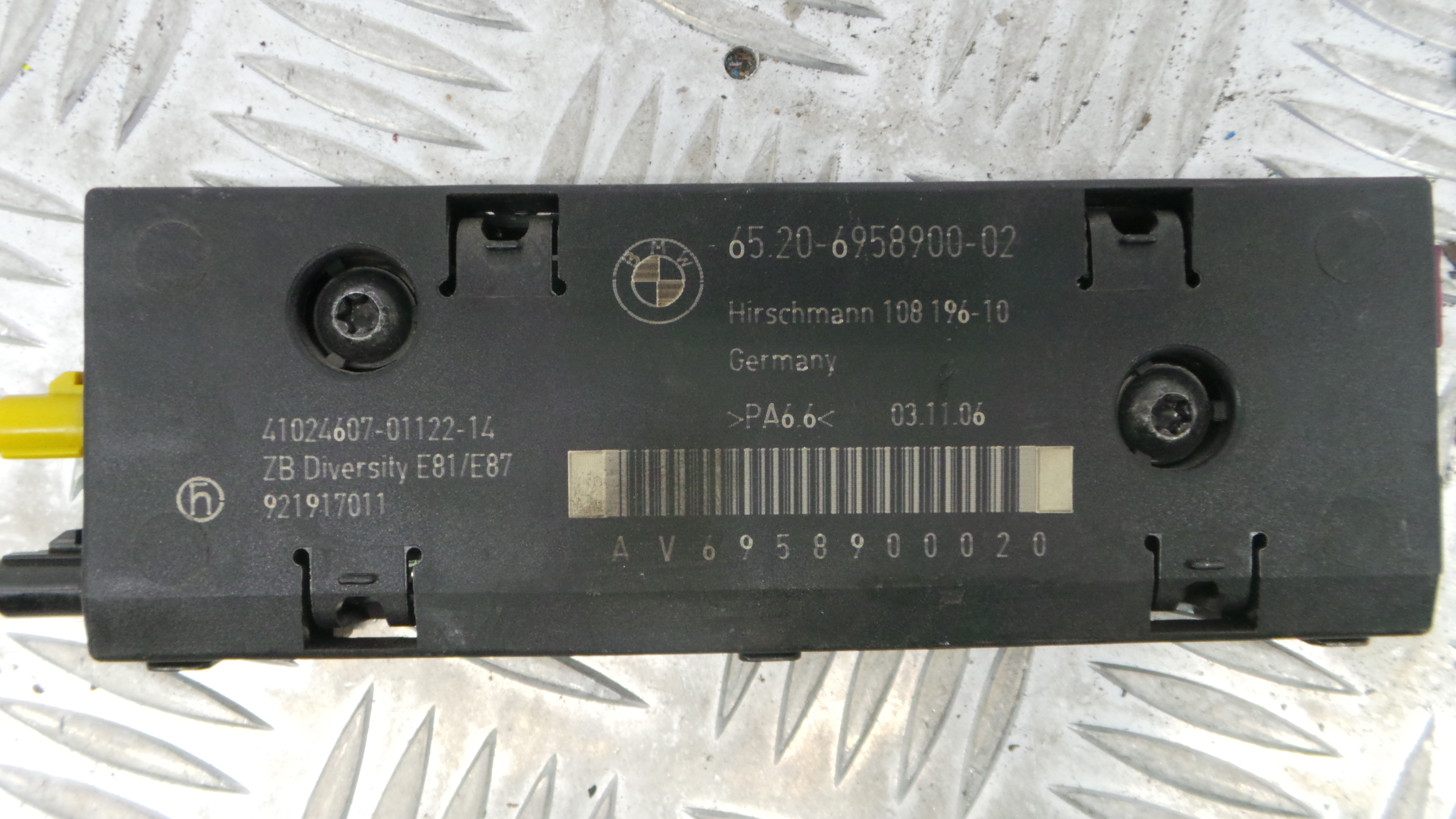 Adaptador Antena 65.20-6958900 - BMW 1 (E87)-33159846