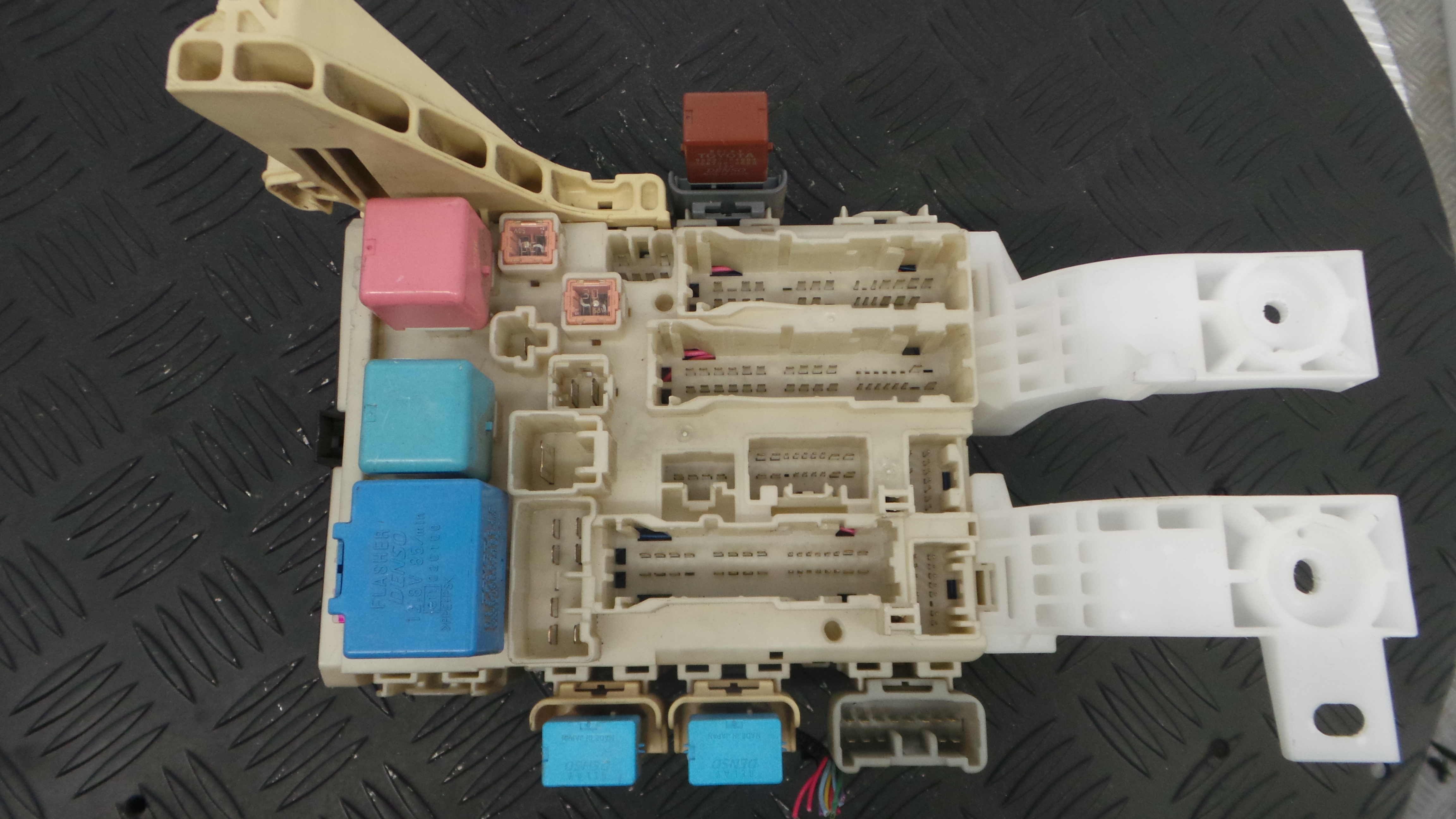 Caixa dos Fusíveis / BSI / UCH / SAM 82730-52700 - TOYOTA YARIS (_P9_), YARIS/VITZ (_P9_)-33160433