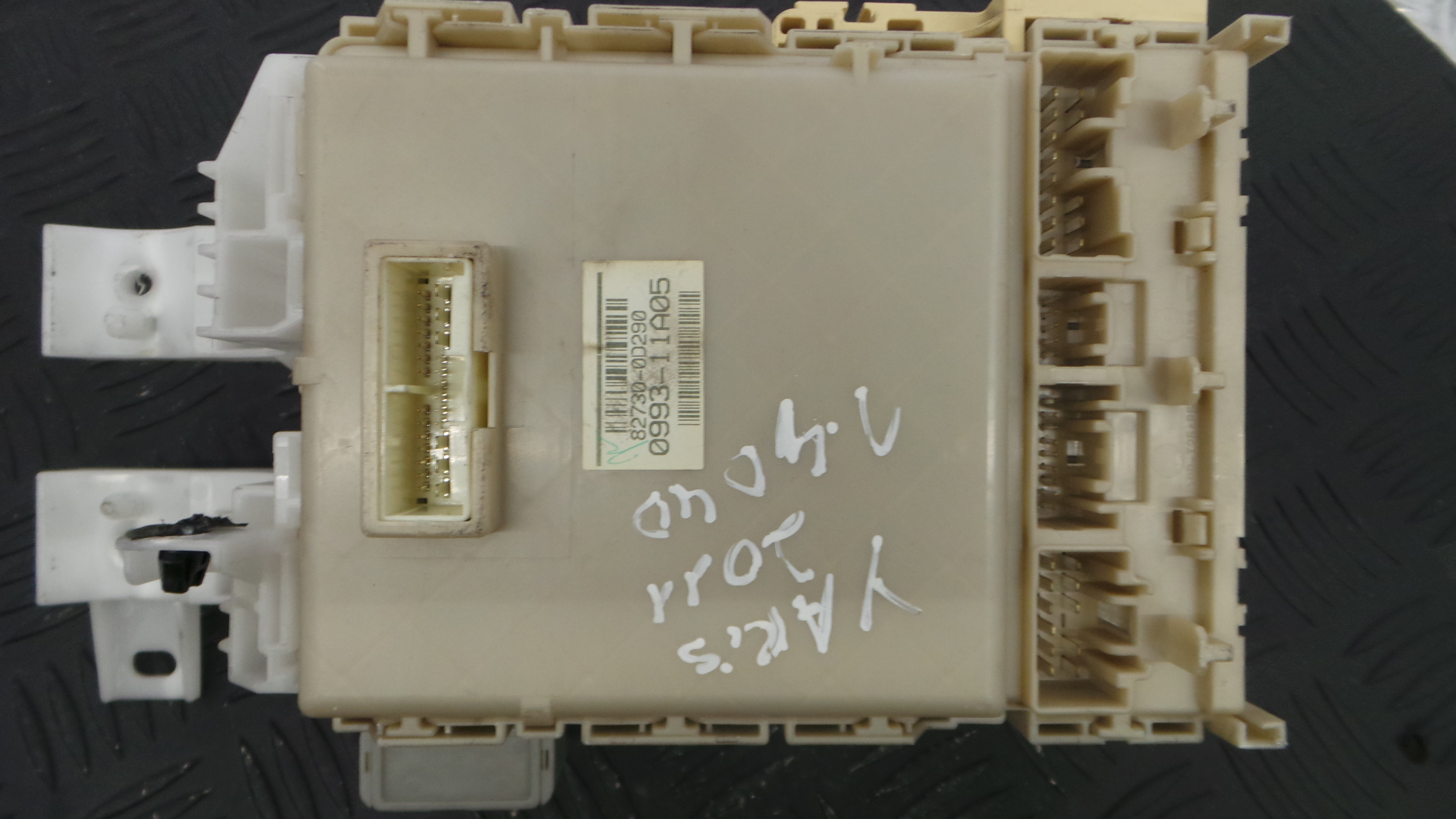 Caixa dos Fusíveis / BSI / UCH / SAM 82730-0D290 - TOYOTA YARIS (_P13_), YARIS/VITZ (_P13_)-33160488 Caixa dos Fusíveis / BSI / UCH / SAM 82730-0D290 - TOYOTA YARIS (_P13_), YARIS/VITZ (_P13_)-33160488