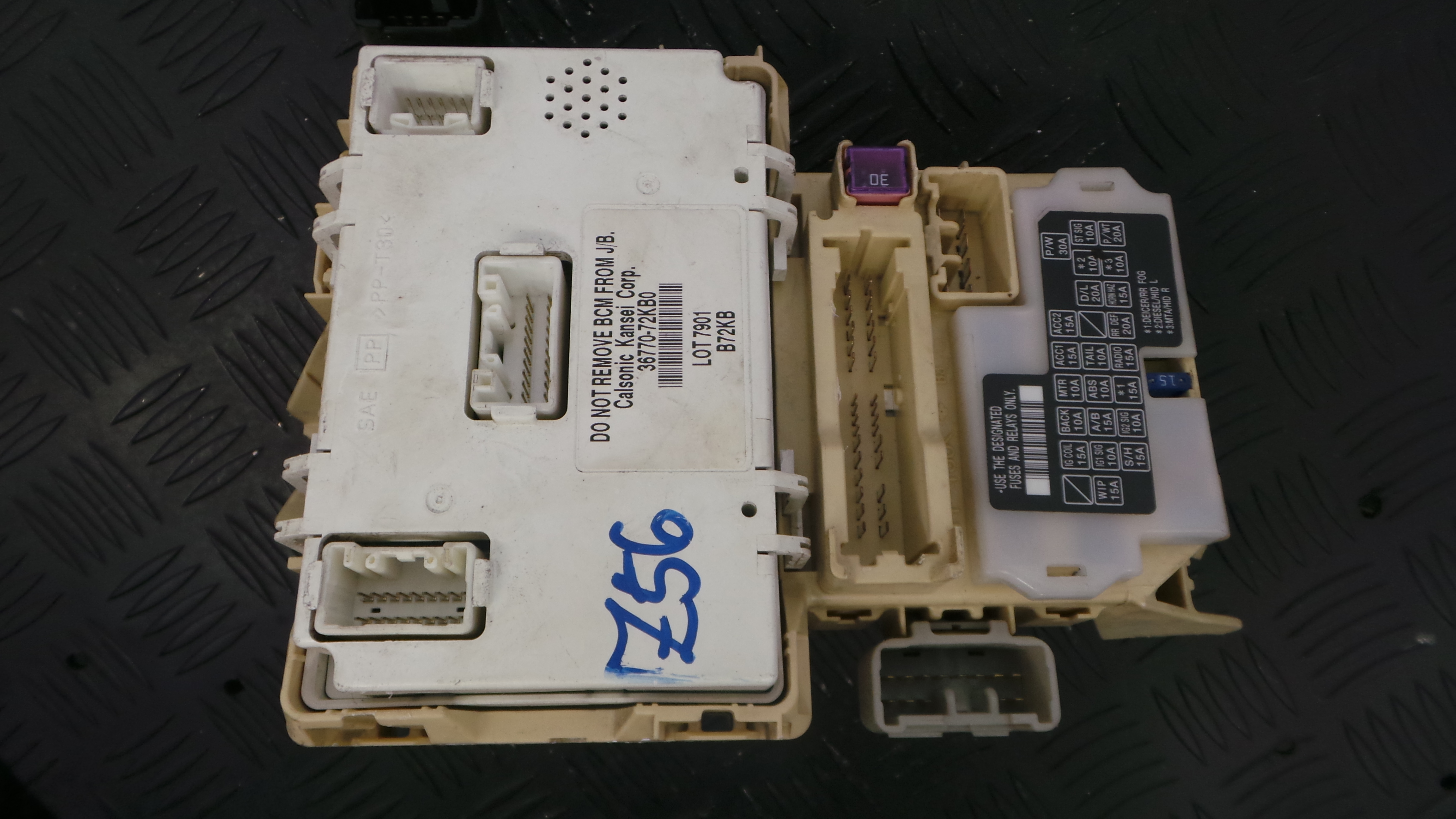 Caixa dos Fusíveis / BSI / UCH / SAM 36770-72KB0 - SUZUKI SWIFT III (MZ, EZ)-33160521