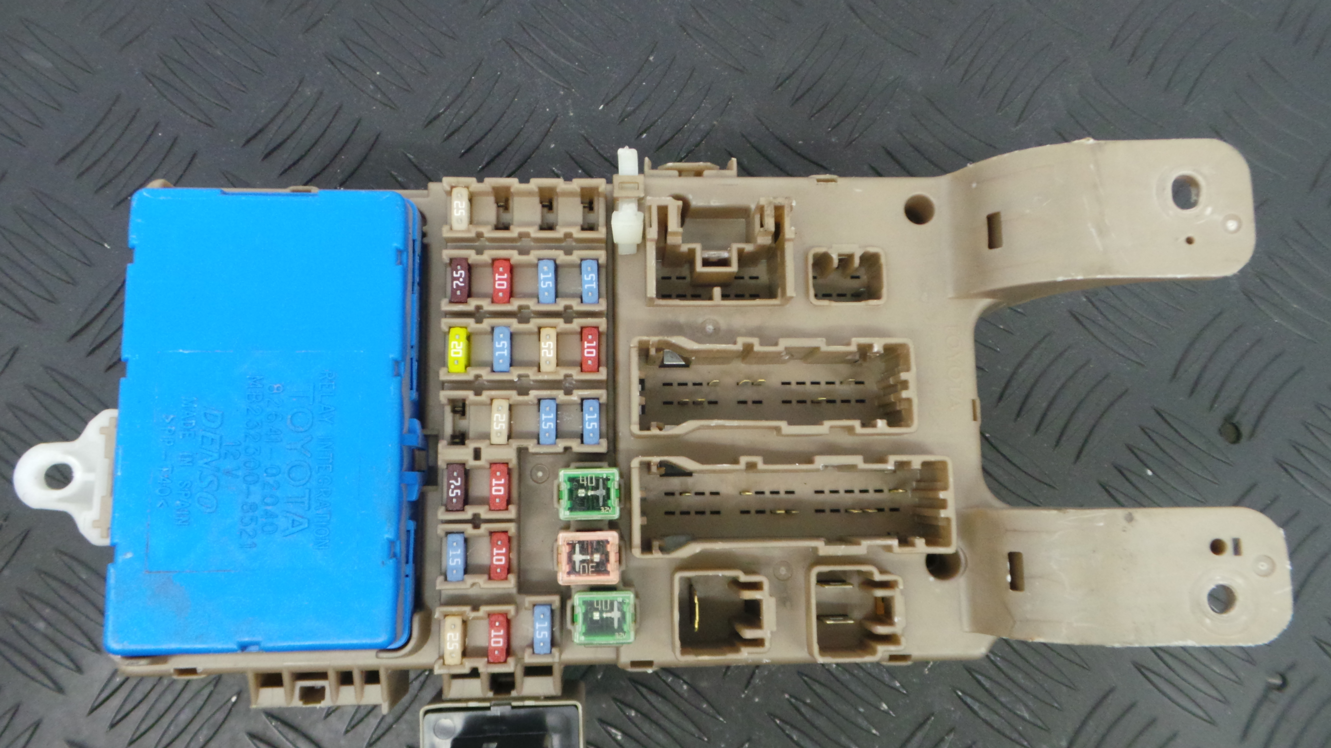 Caixa dos Fusíveis / BSI / UCH / SAM 6G03-0631 - TOYOTA COROLLA (_E12_), COROLLA / ALLEX (_E12_)-33160605