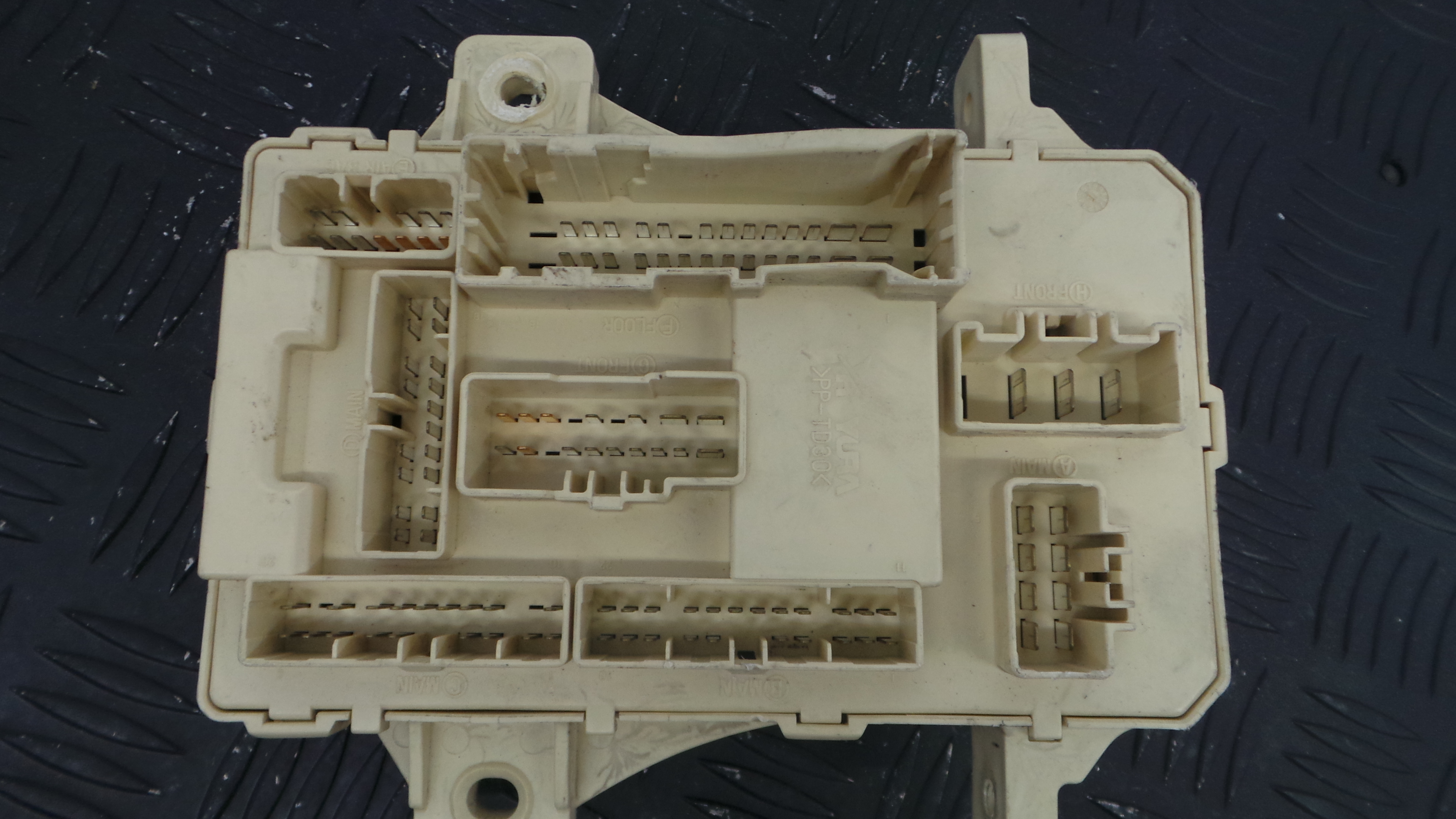 Caixa dos Fusíveis / BSI / UCH / SAM 91950-1H510 - KIA CEE'D Hatchback (ED)-33160608