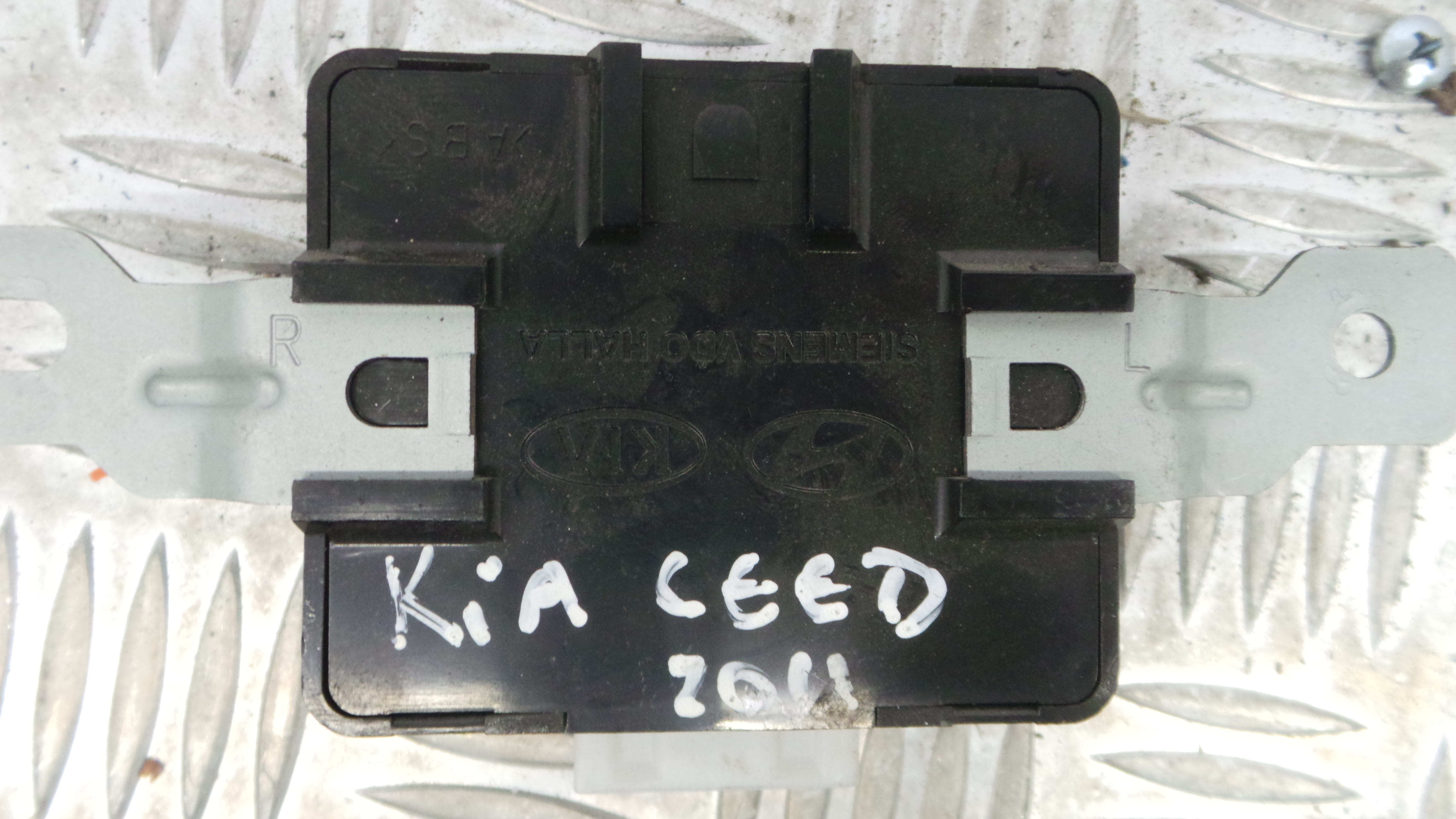 Centralina Sensores Estacionamento 95700-1H200 - KIA CEE'D Hatchback (ED)-33172447 Centralina Sensores Estacionamento 95700-1H200 - KIA CEE'D Hatchback (ED)-33172447