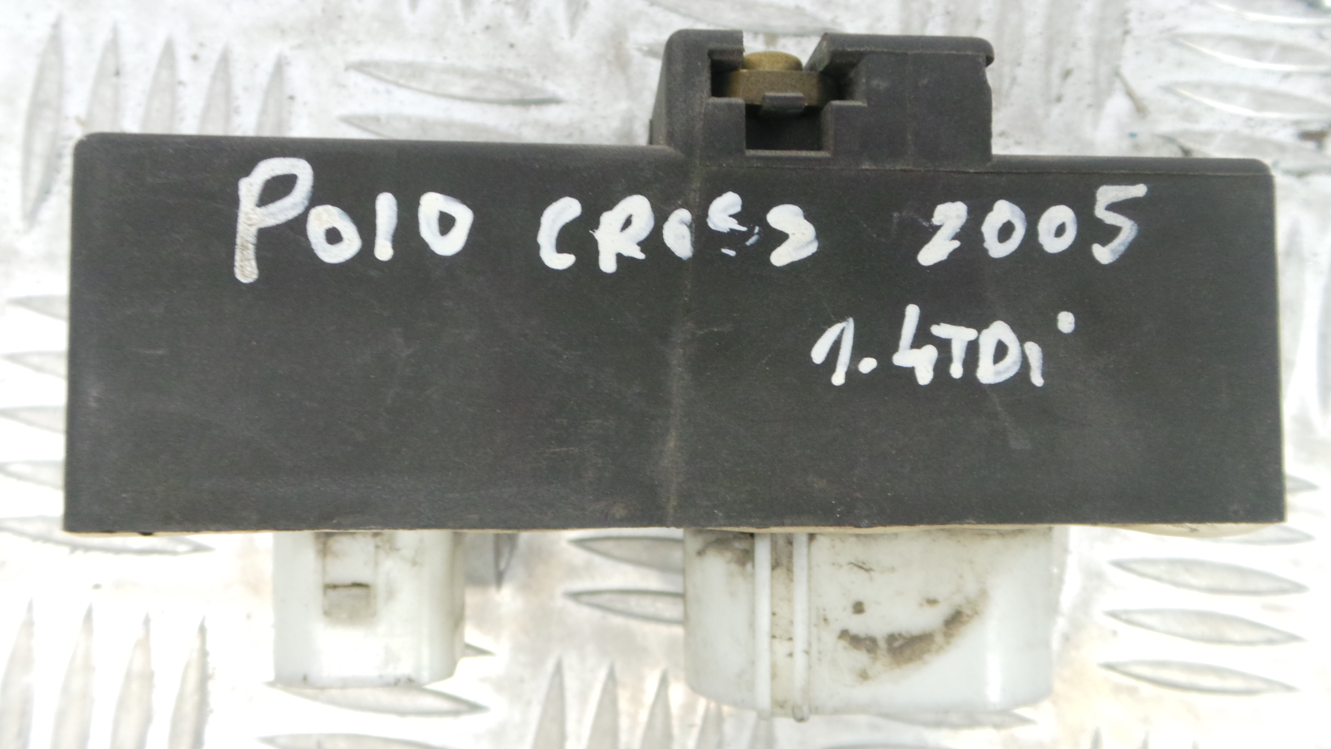 Relé 1J0919506M - VW POLO IV três volumes (9N2)-33172521 Relé 1J0919506M - VW POLO IV três volumes (9N2)-33172521