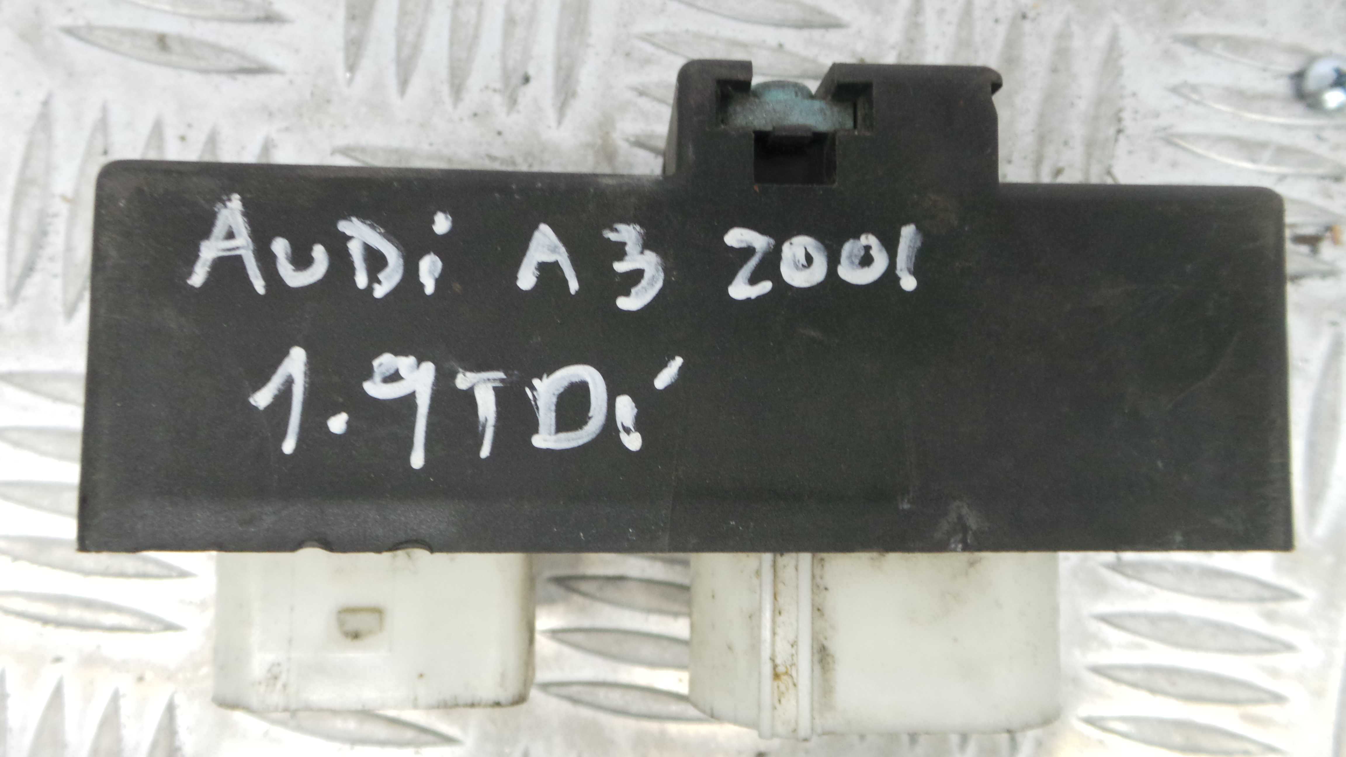 Relé 1J0919506K - AUDI A3 (8L1)-33172524