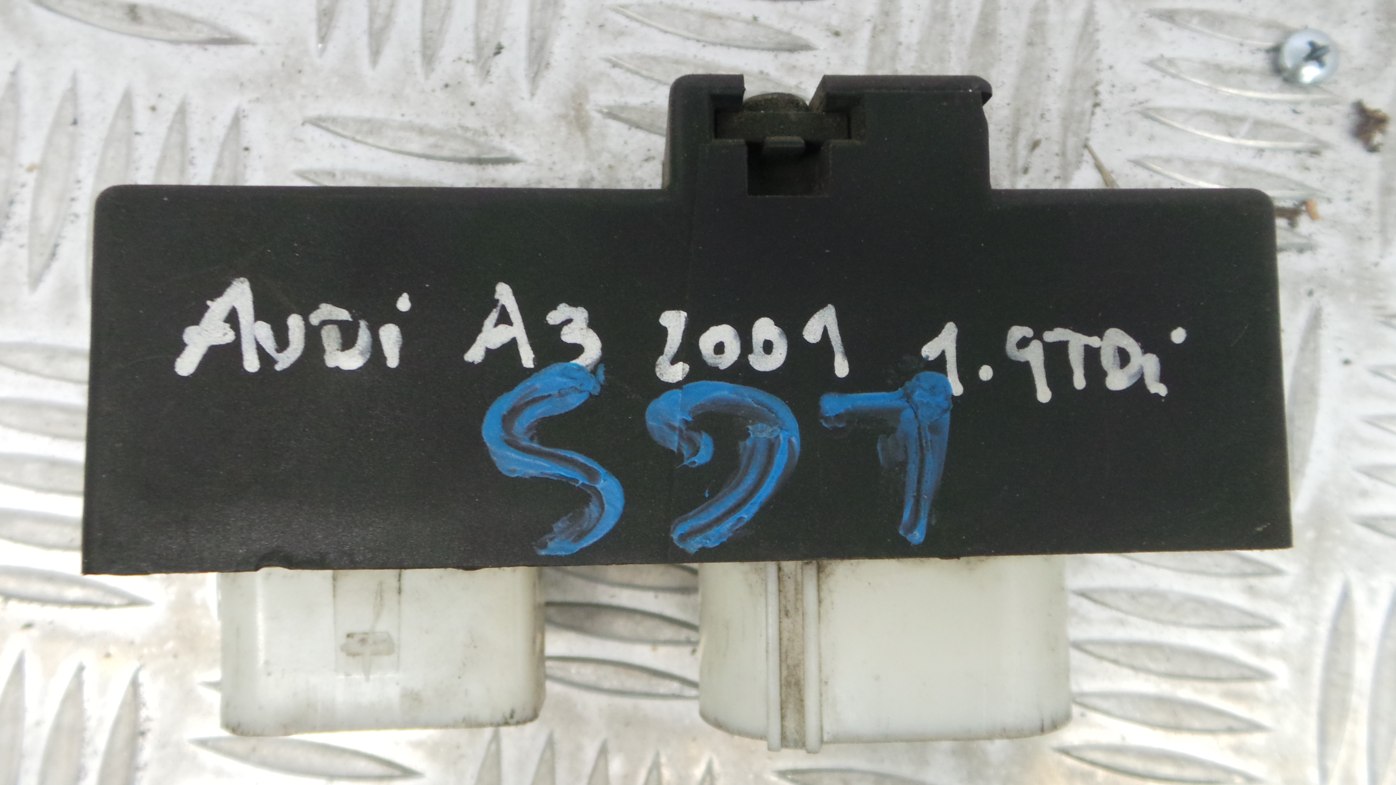 Relé 1J0919506K - AUDI A3 (8L1)-33172530 Relé 1J0919506K - AUDI A3 (8L1)-33172530