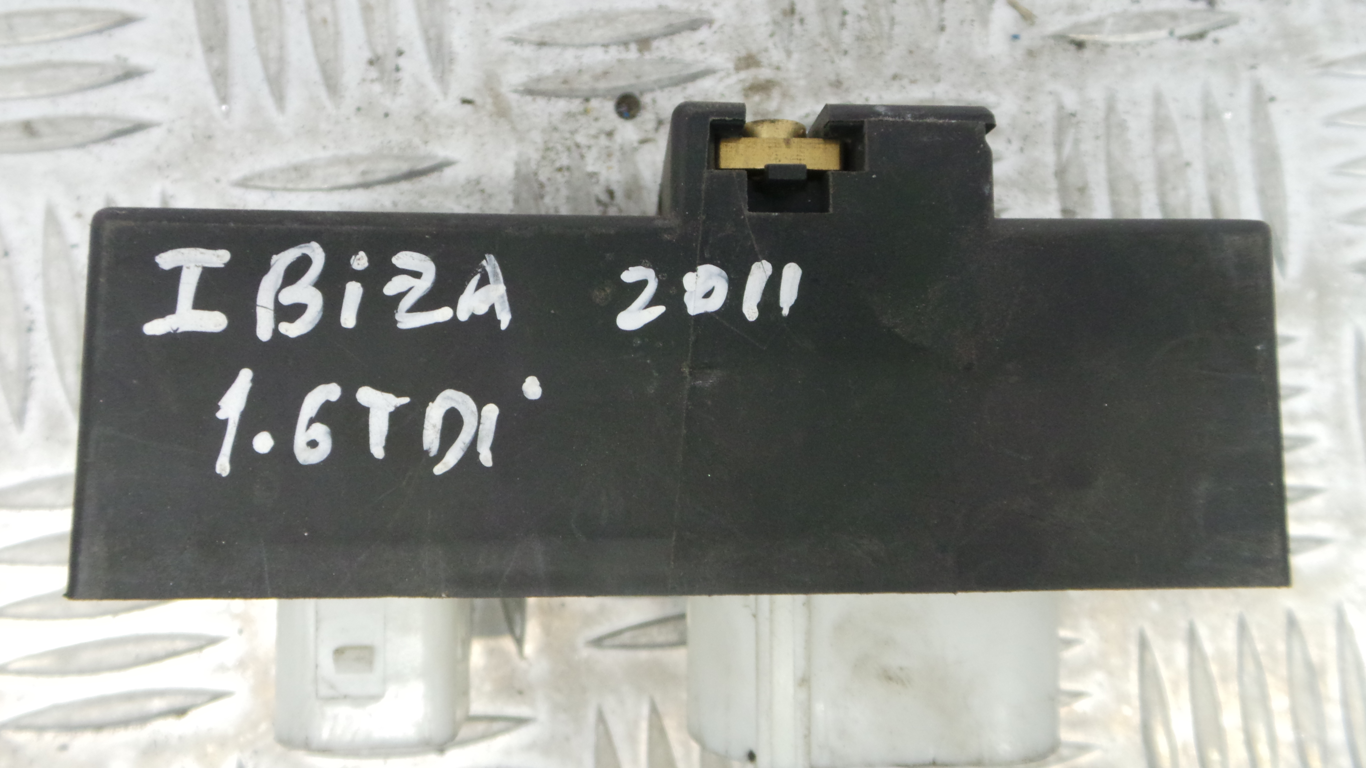 Relé 75898967 - SEAT IBIZA IV (6J5, 6P1), IBIZA Mk IV (6J5, 6P1)-33172589