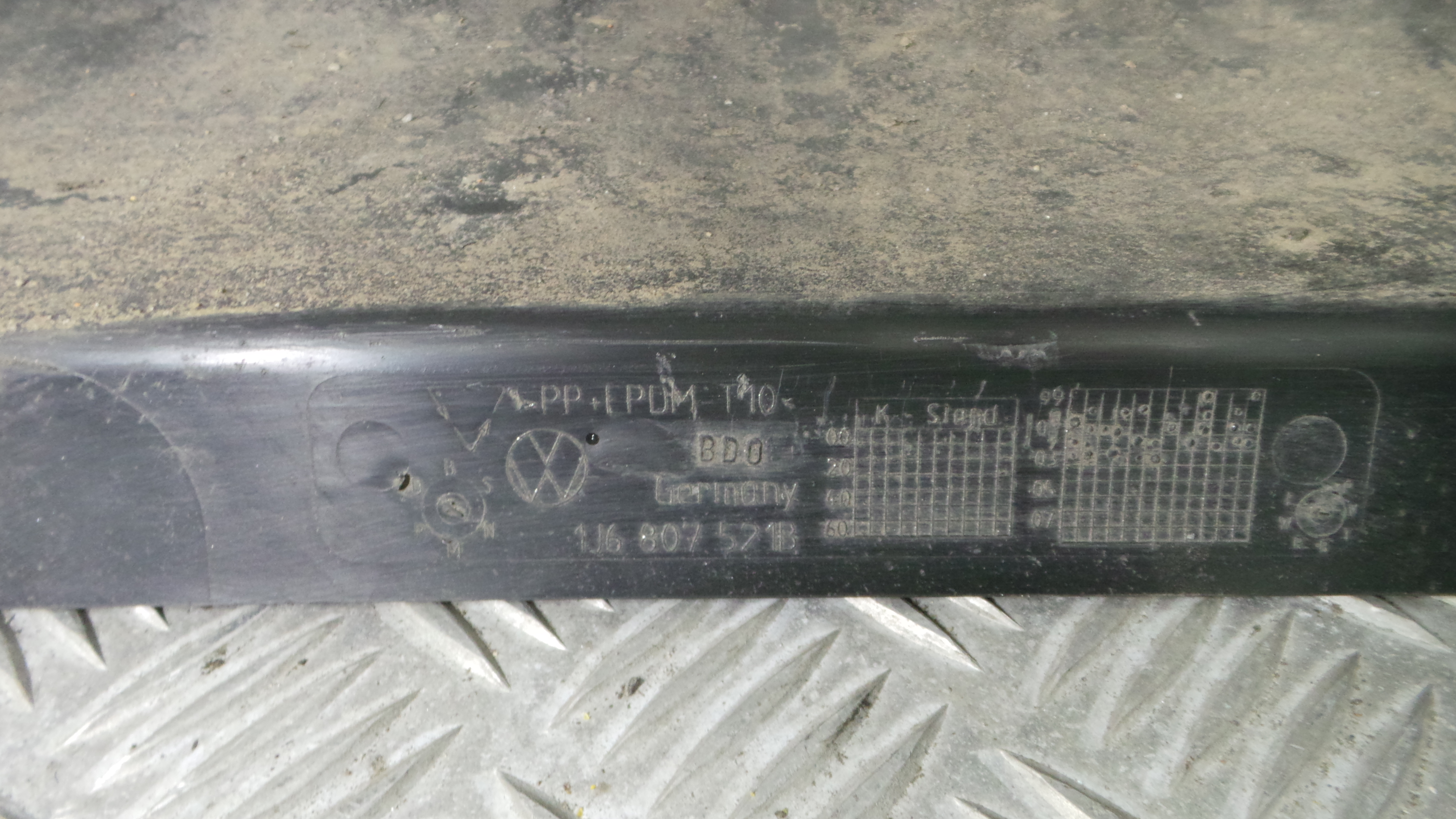 Para Choques de Trás 1J6807421 - VW GOLF IV (1J1), GOLF Mk IV (1J1)-33172922