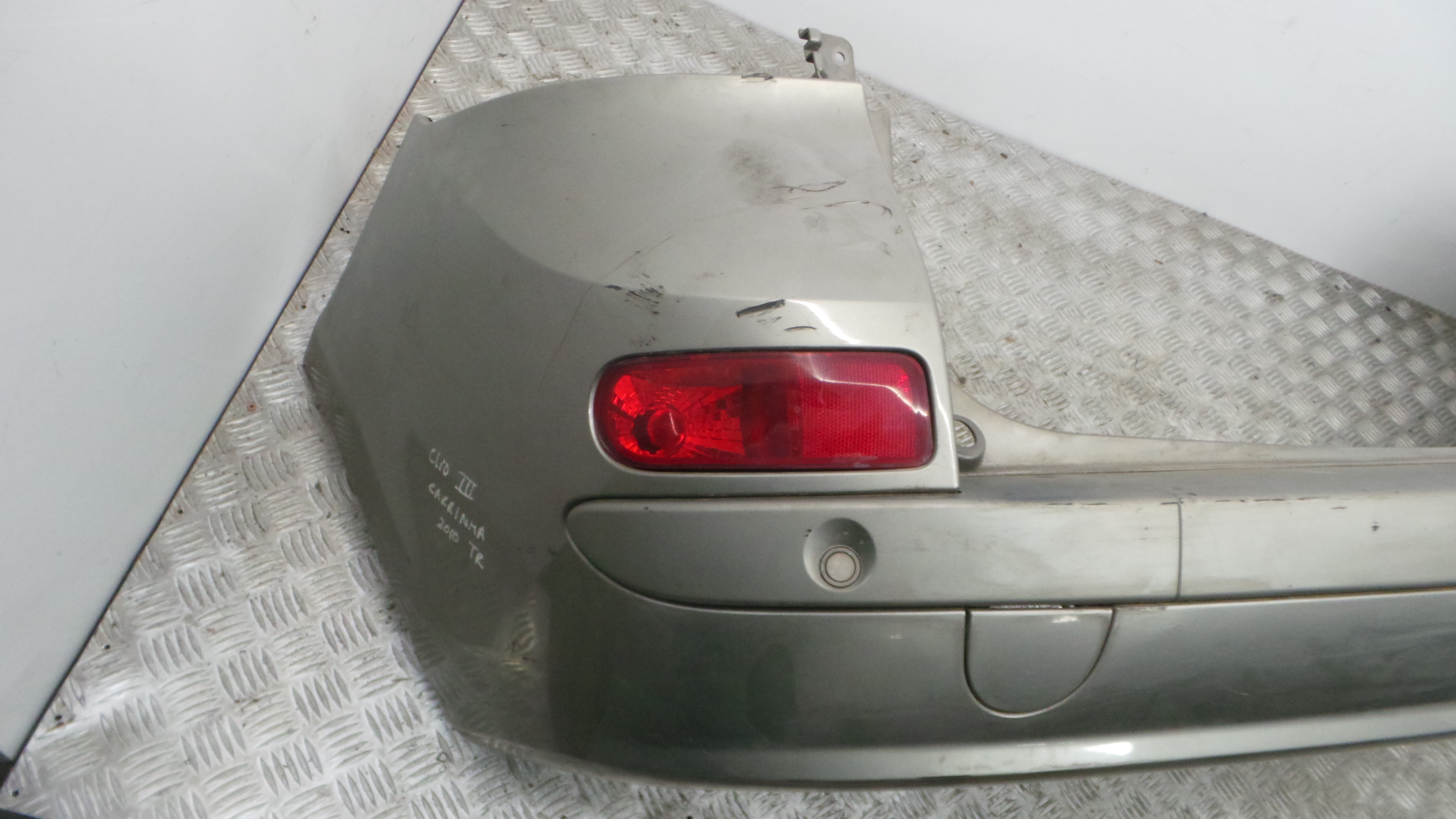 Para Choques de Trás 8200582944 - RENAULT CLIO III Grandtour (KR0/1_), CLIO III Sportour (KR0/1_)-33173918