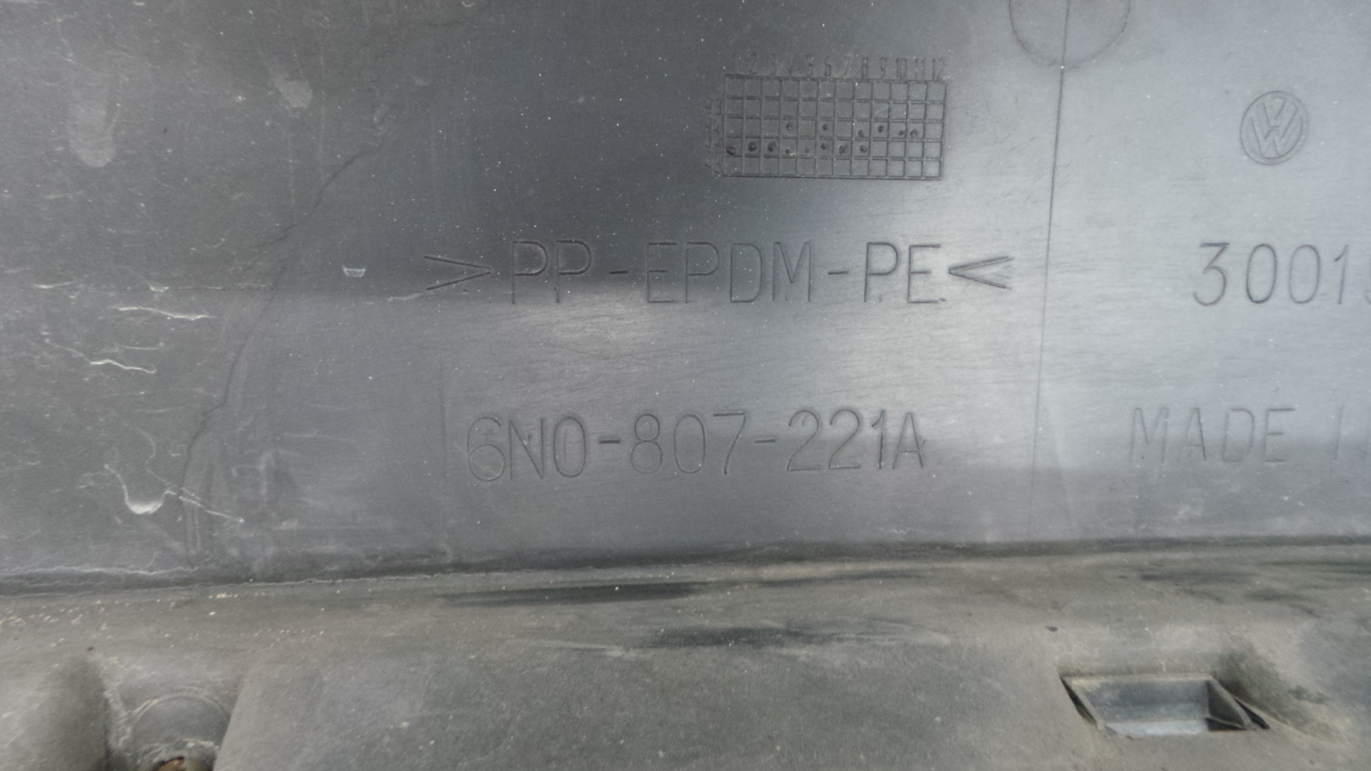 Para Choques Frente 6N0-807-221A - VW POLO III (6N1)-33174067