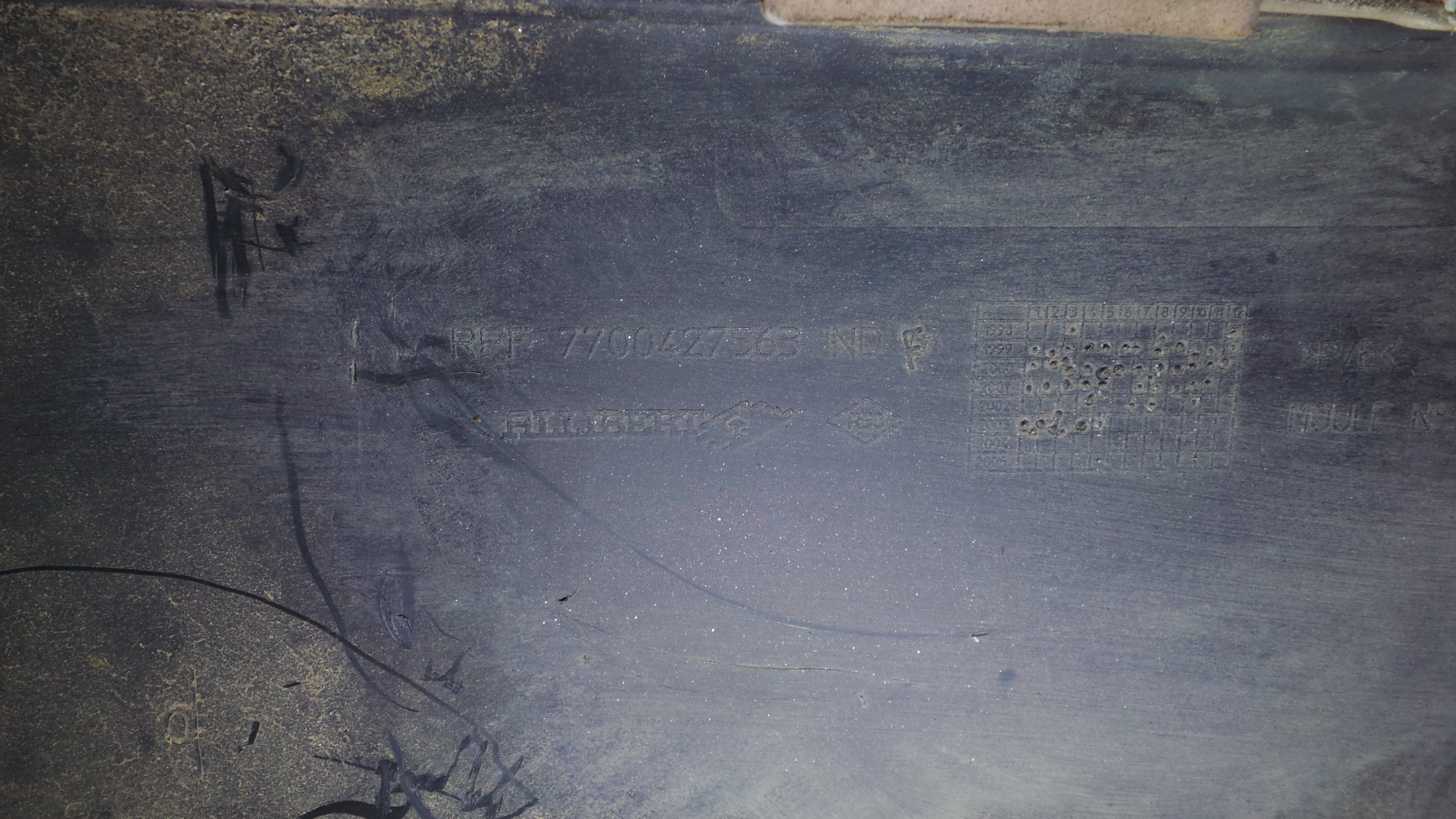 Para Choques Frente 7700427563 - RENAULT MEGANE I (BA0/1_)-33174168