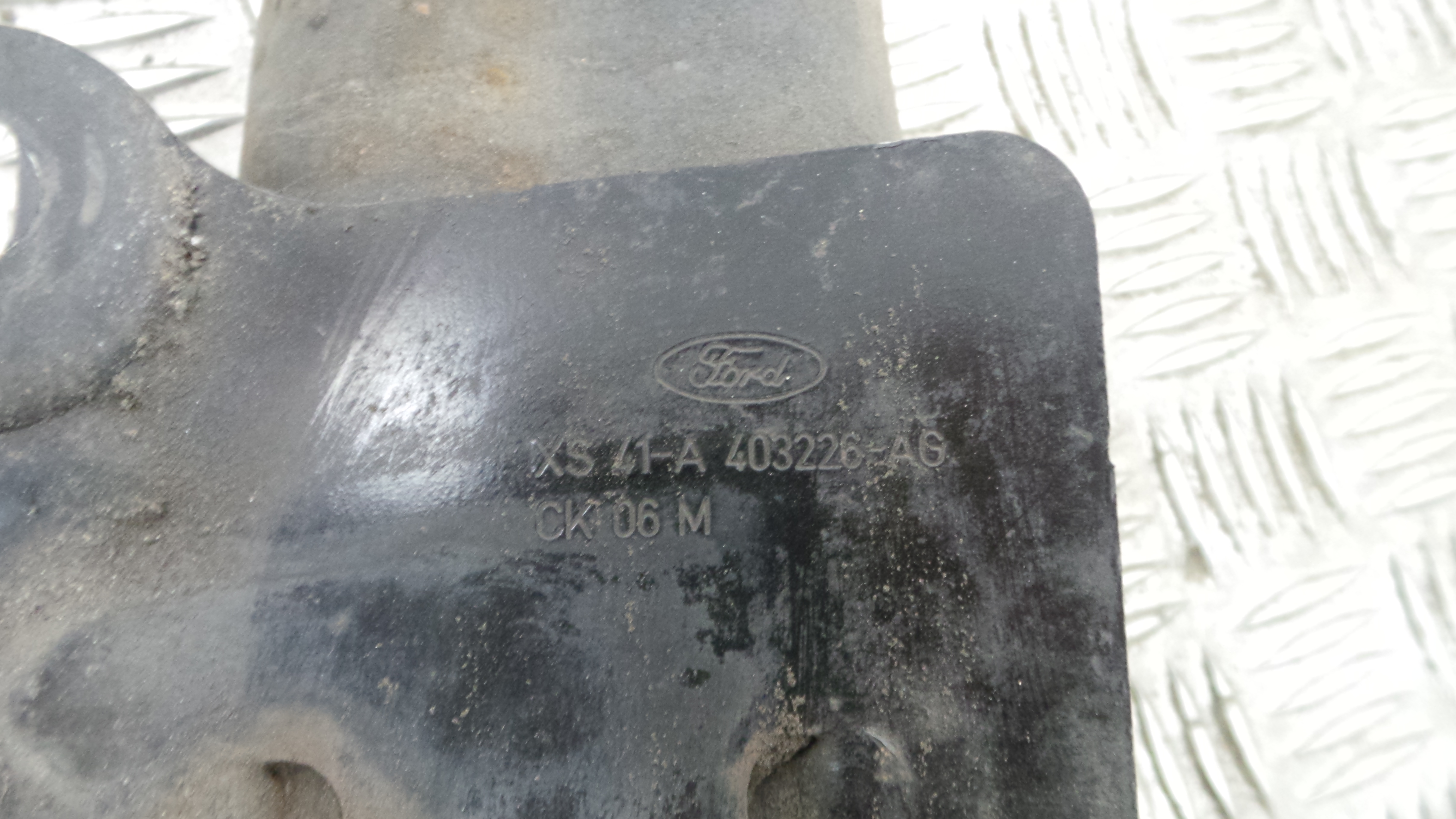 Reforco do Para Choques Traseiro  XS41-A403226-AG - FORD FOCUS I (DAW, DBW)-33174614