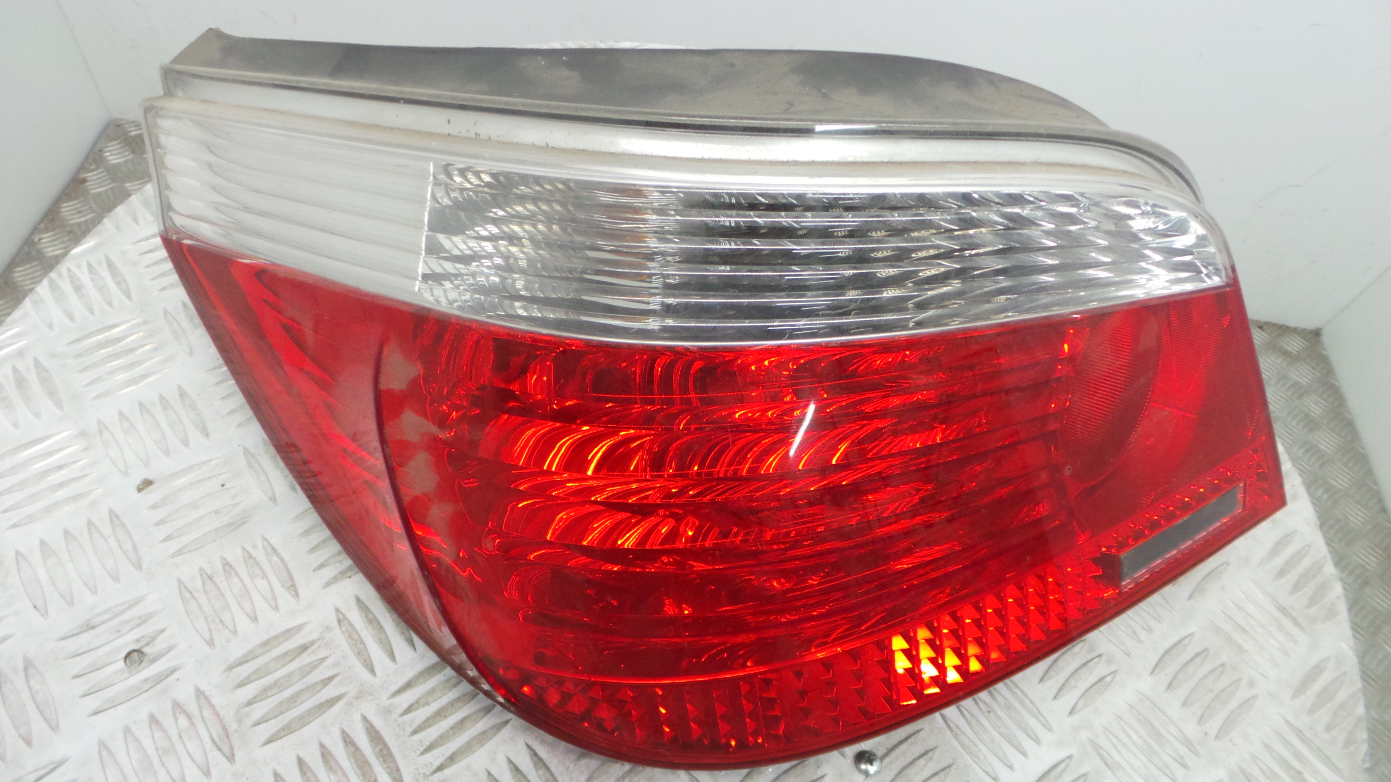 Farolim Stop Esq 7165737 - BMW 5 (E60)-33174801 Farolim Stop Esq 7165737 - BMW 5 (E60)-33174801