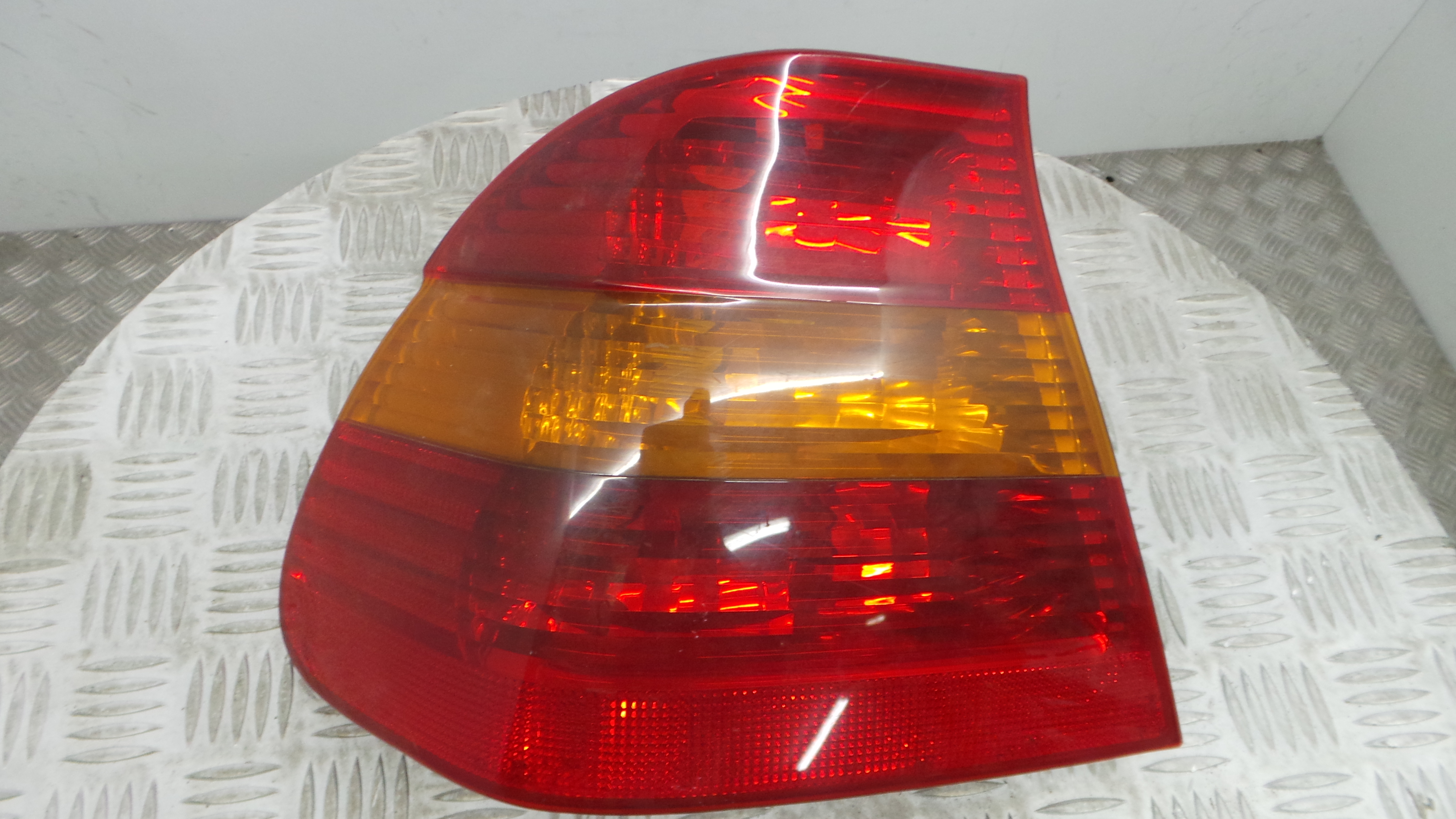 Farolim Stop Esq 63.21-6946533 - BMW 3 (E46)-33174897 Farolim Stop Esq 63.21-6946533 - BMW 3 (E46)-33174897