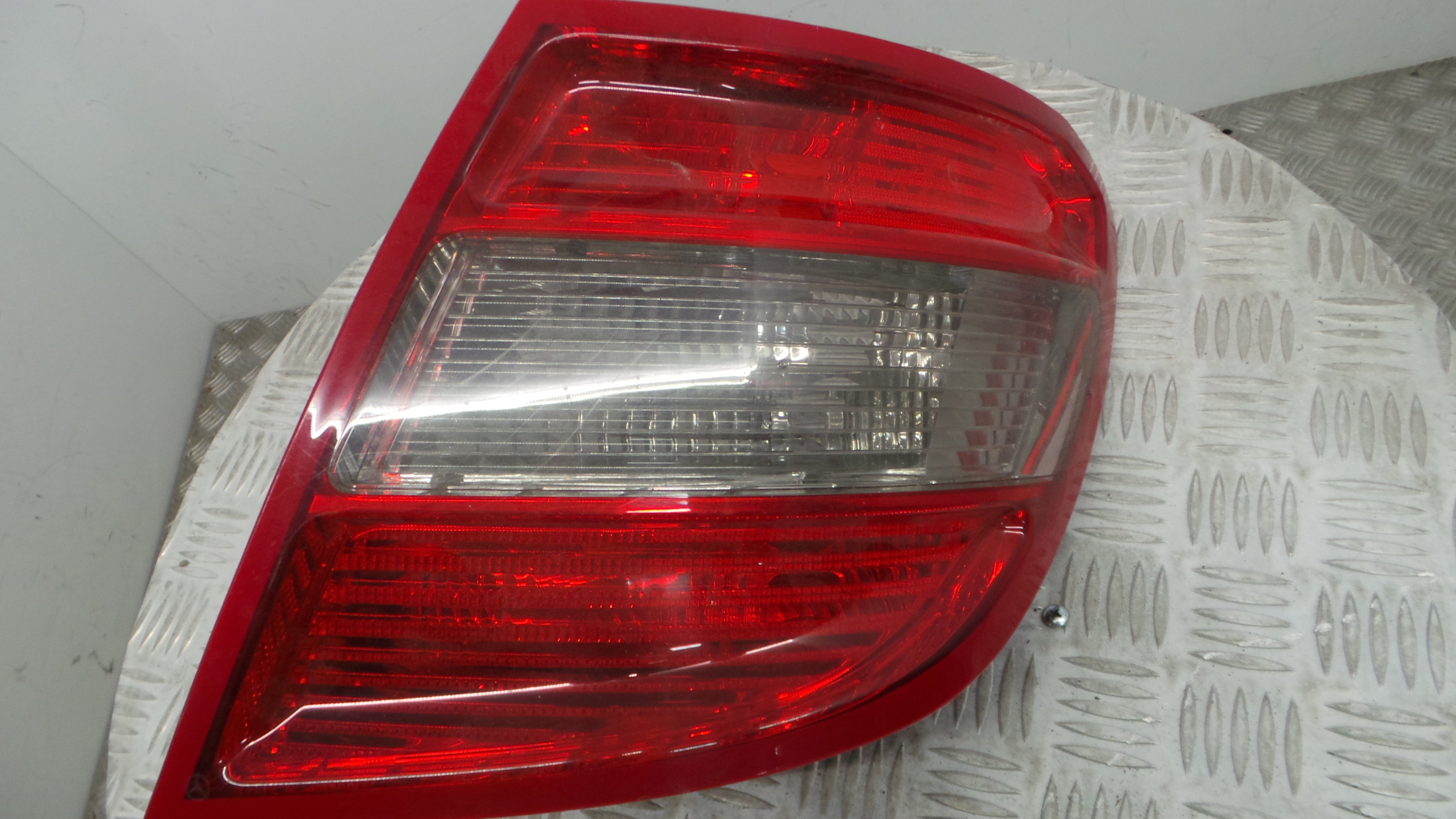 Farolim Stop Dto 2048203864 - MERCEDES-BENZ C-CLASS (W204)-33175047 Farolim Stop Dto 2048203864 - MERCEDES-BENZ C-CLASS (W204)-33175047