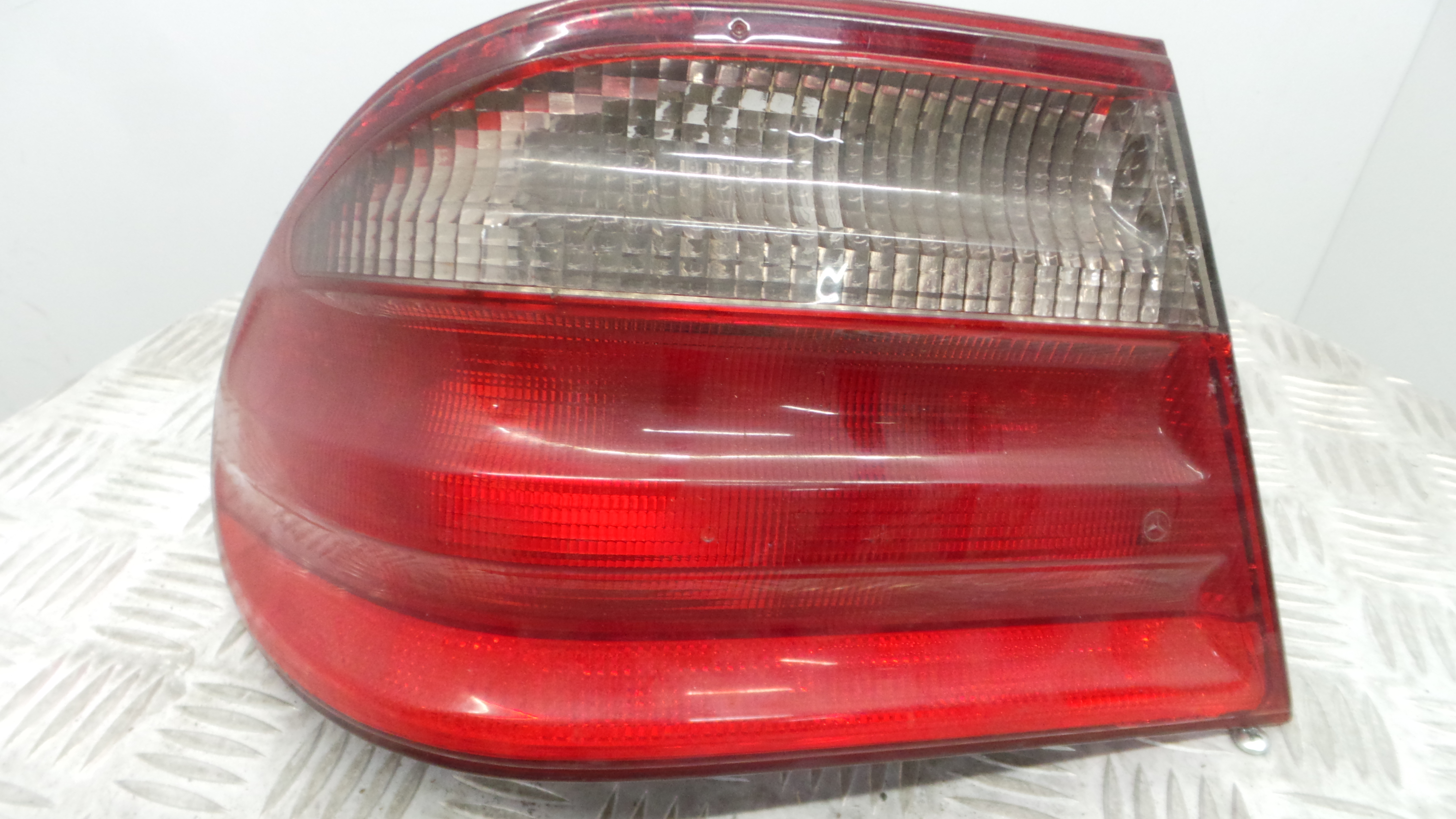 Farolim Stop Esq A2108203364 - MERCEDES-BENZ E-CLASS (W210)-33175076 Farolim Stop Esq A2108203364 - MERCEDES-BENZ E-CLASS (W210)-33175076