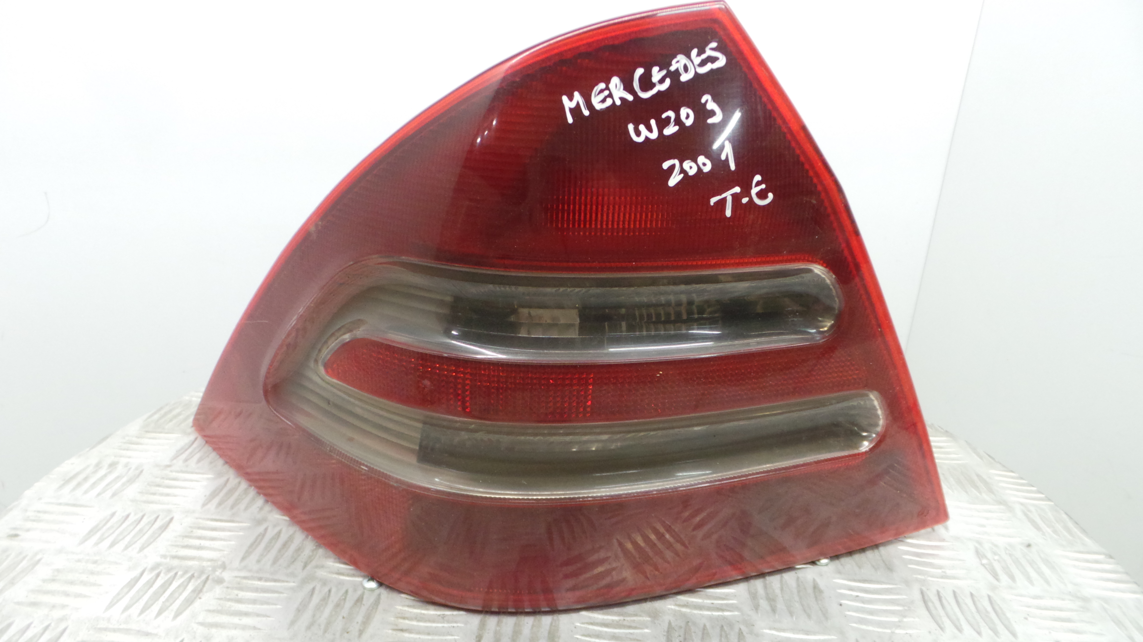 Farolim Stop Esq A2038200164 - MERCEDES-BENZ C-CLASS (W203)-33175122 Farolim Stop Esq A2038200164 - MERCEDES-BENZ C-CLASS (W203)-33175122