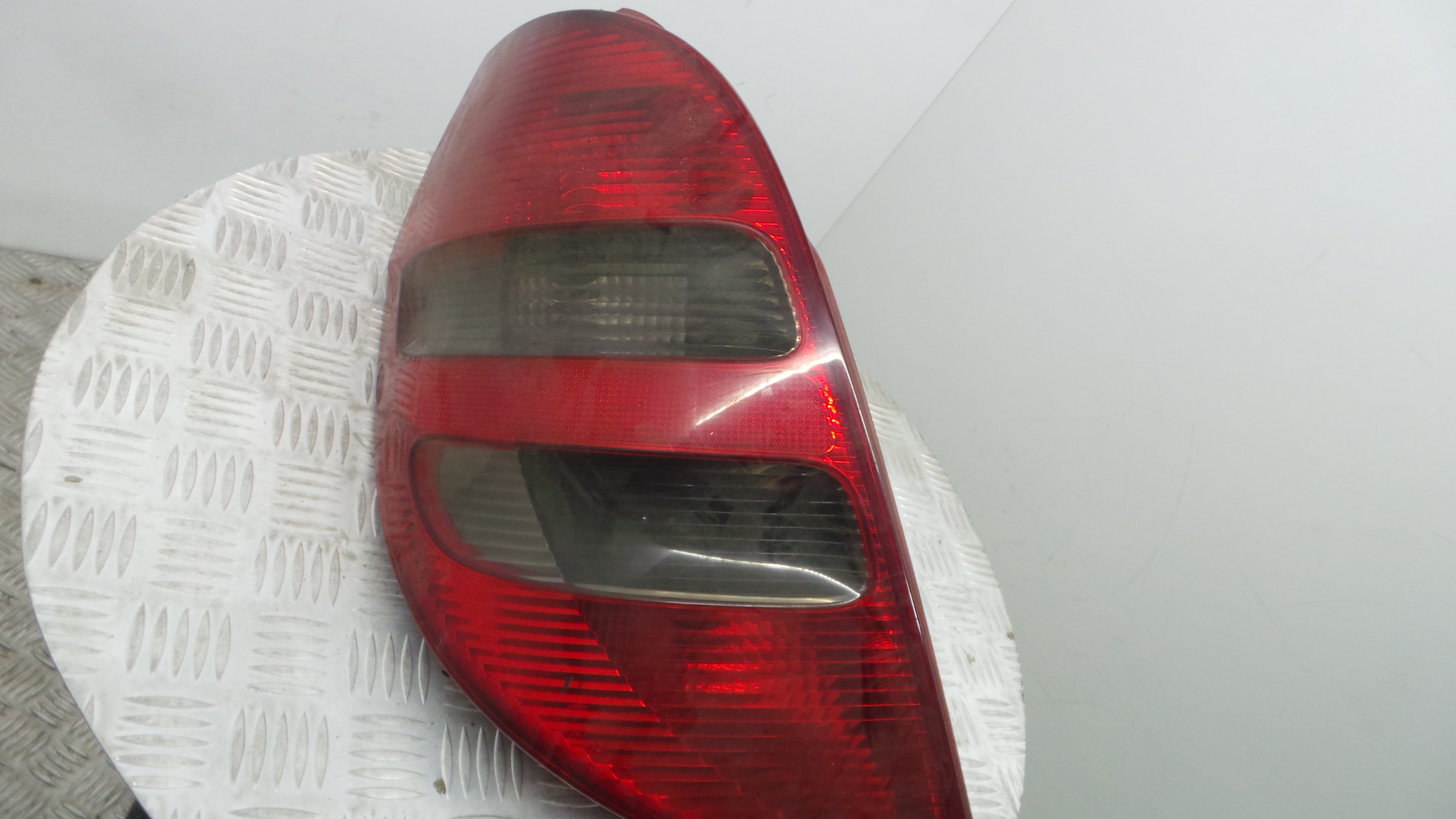 Farolim Stop Esq A1698200964 - MERCEDES-BENZ A-CLASS (W169)-33175163 Farolim Stop Esq A1698200964 - MERCEDES-BENZ A-CLASS (W169)-33175163