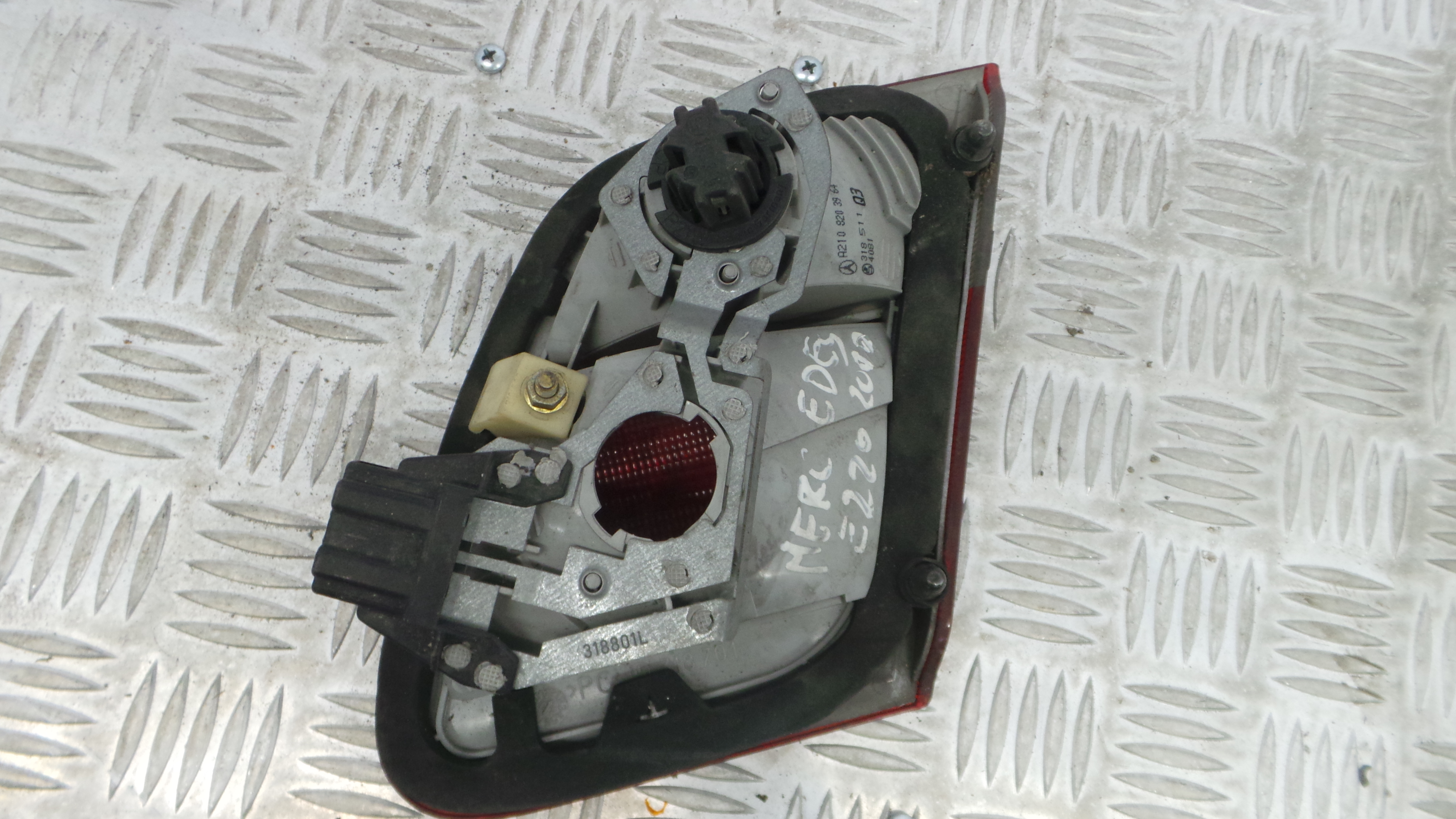 Farolim Mala Trás Esq A2108203964 - MERCEDES-BENZ E-CLASS (W210)-33175445