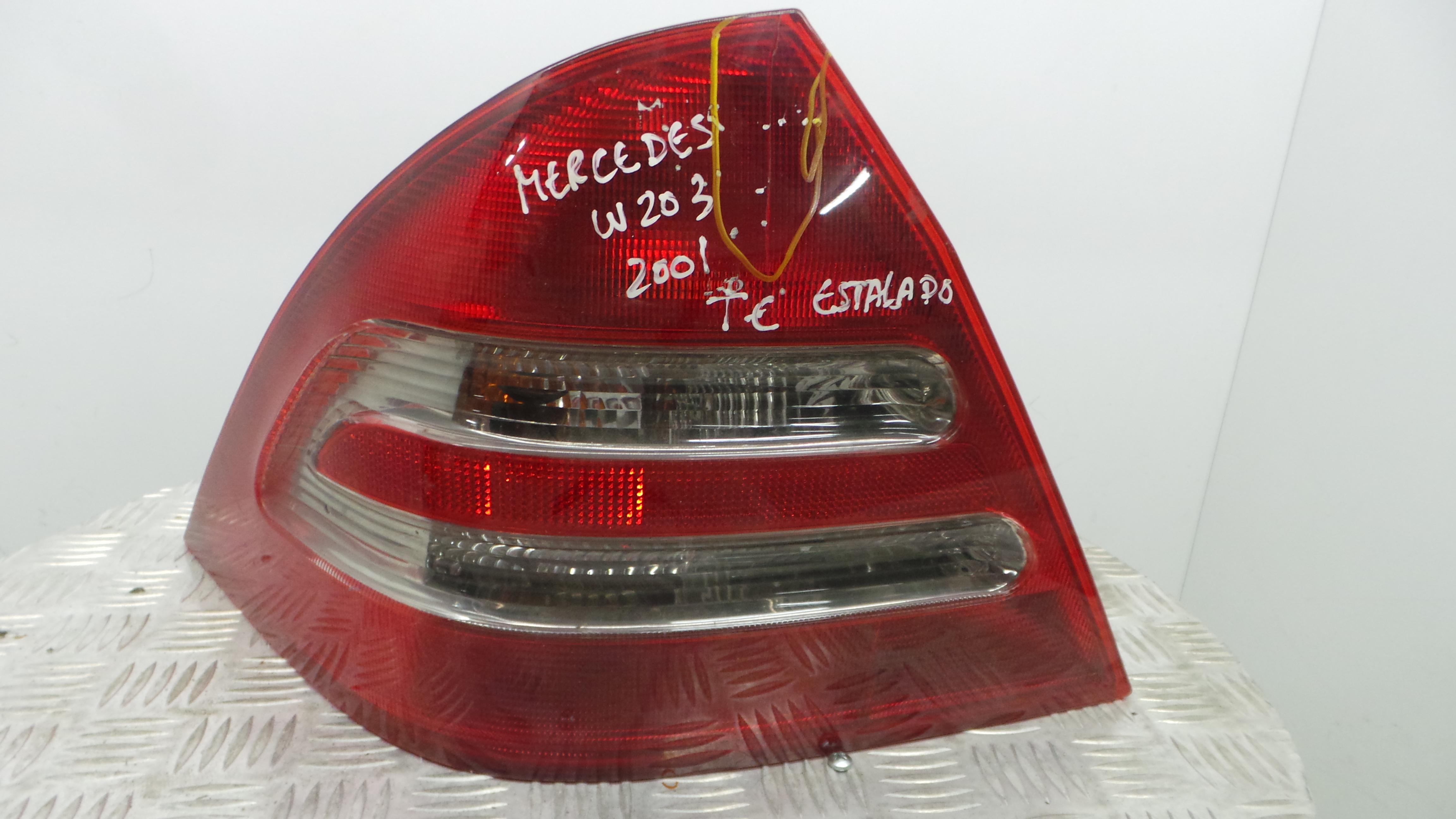 Farolim Stop Esq 2038200164 - MERCEDES-BENZ C-CLASS (W203)-33175529 Farolim Stop Esq 2038200164 - MERCEDES-BENZ C-CLASS (W203)-33175529