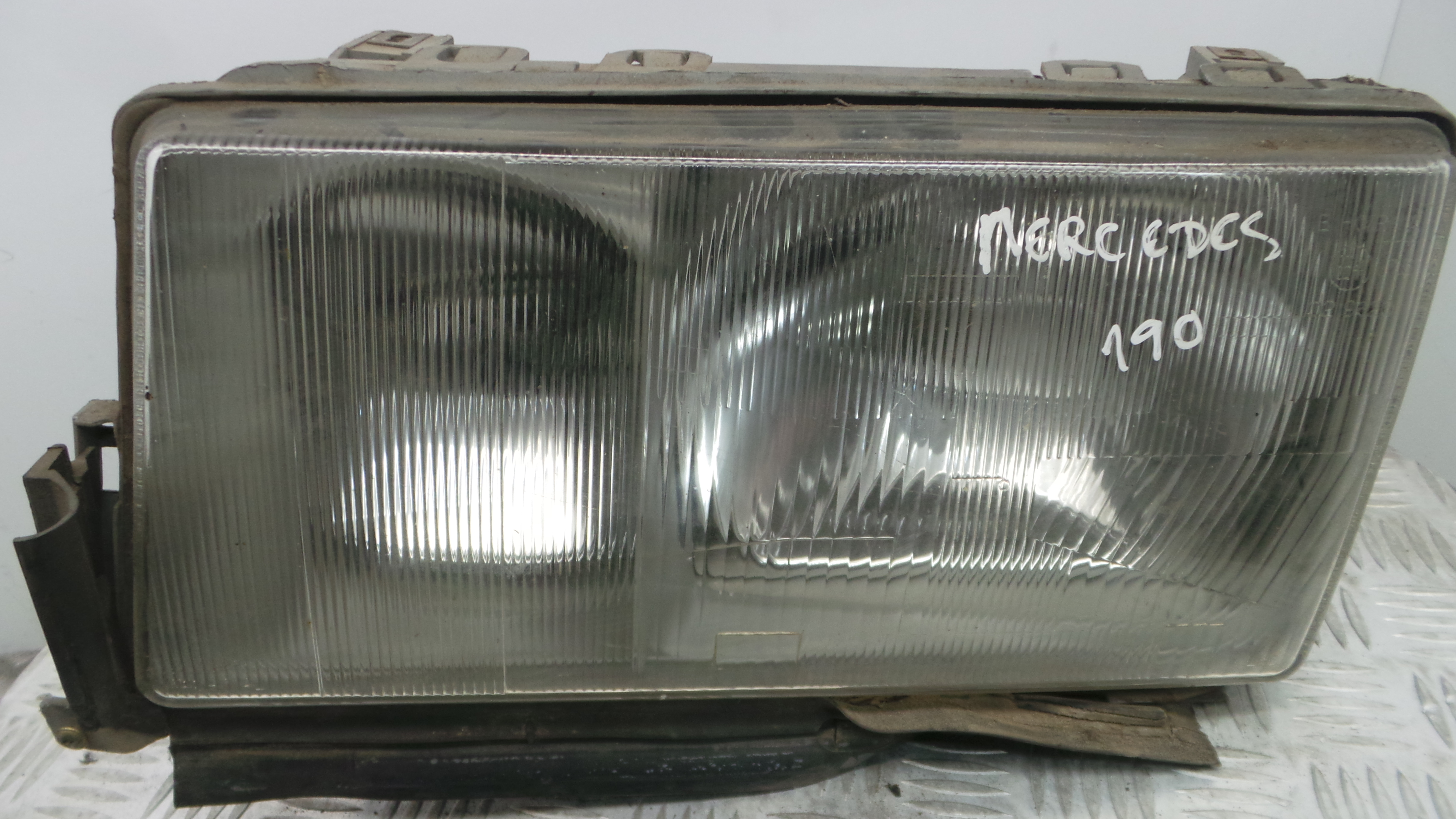 Ótica Esq 440-1114L - MERCEDES-BENZ 190 (W201)-33175679