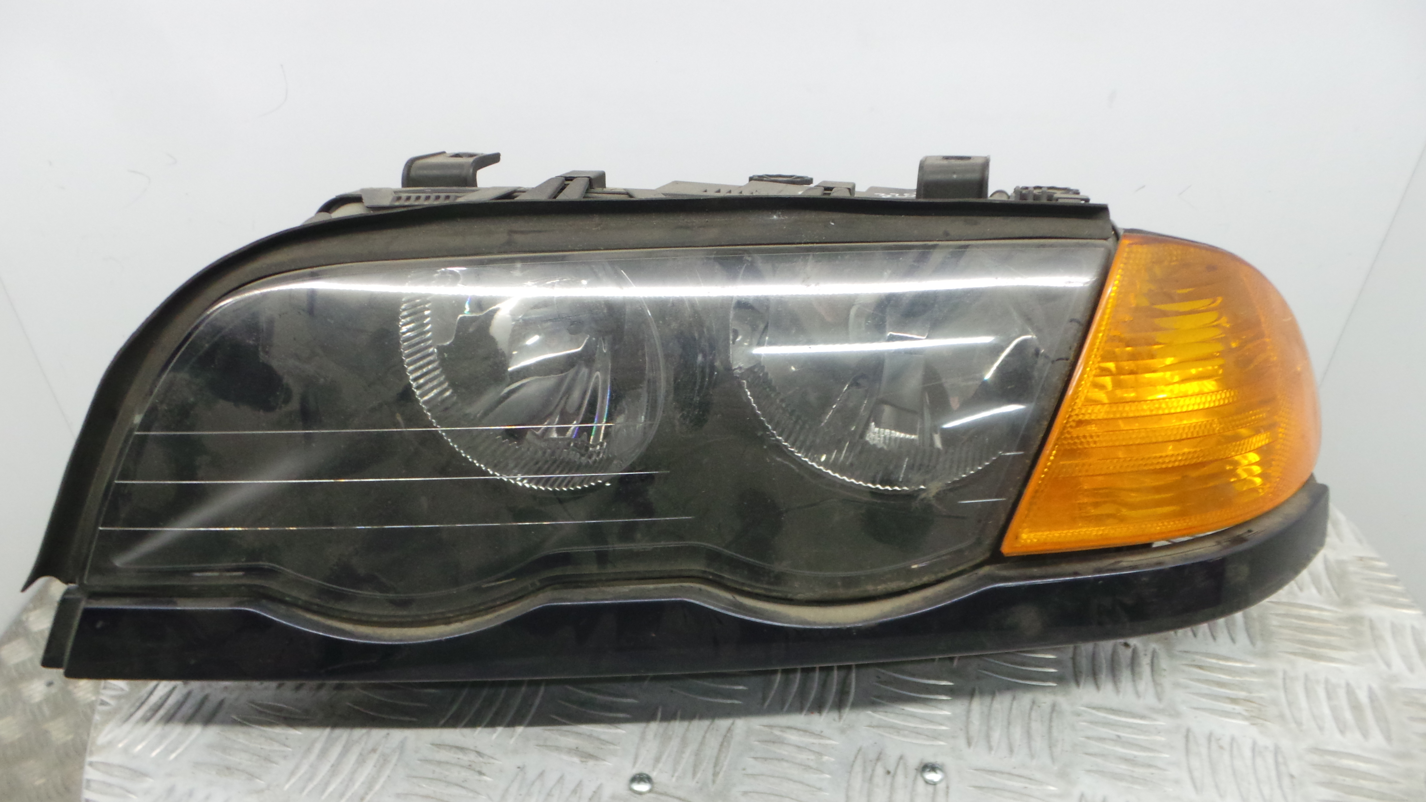 Ótica Esq 0301089205 - BMW 3 (E46)-33179531 Ótica Esq 0301089205 - BMW 3 (E46)-33179531