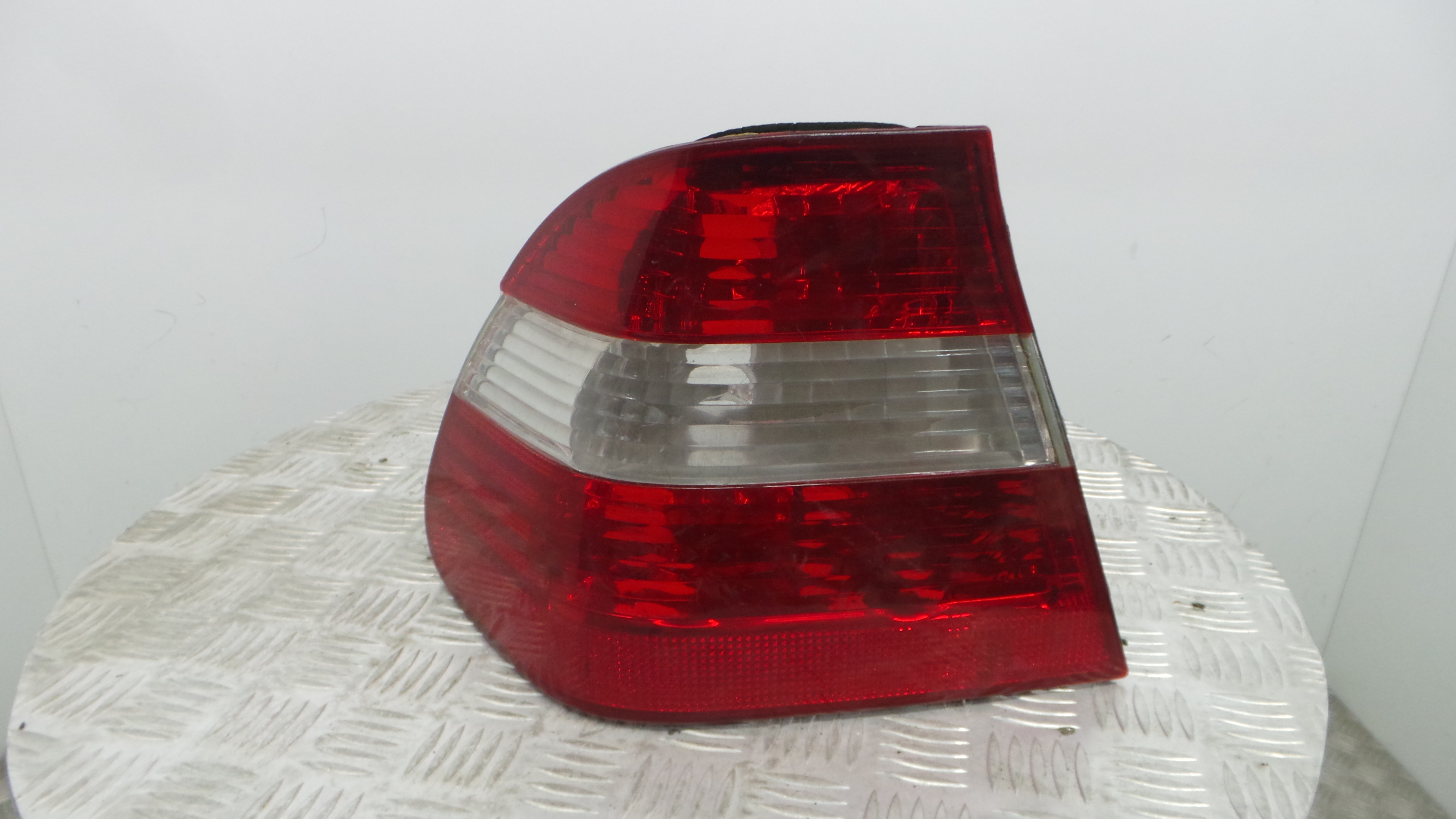 Farolim Stop Esq 01-444-1911L - BMW 3 (E46)-33181898 Farolim Stop Esq 01-444-1911L - BMW 3 (E46)-33181898