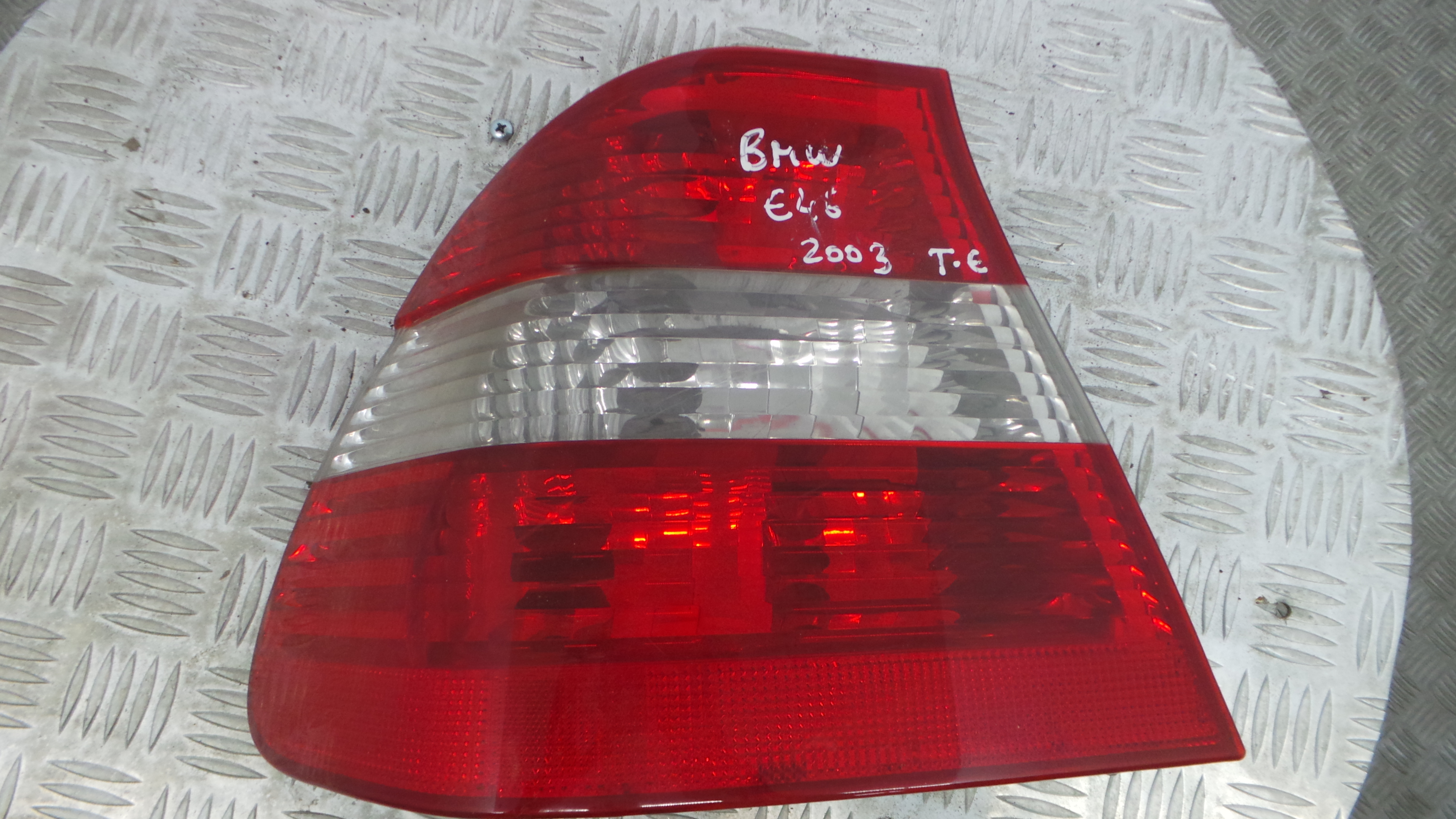 Farolim Stop Esq 63.21-6946535 - BMW 3 (E46)-33181901 Farolim Stop Esq 63.21-6946535 - BMW 3 (E46)-33181901