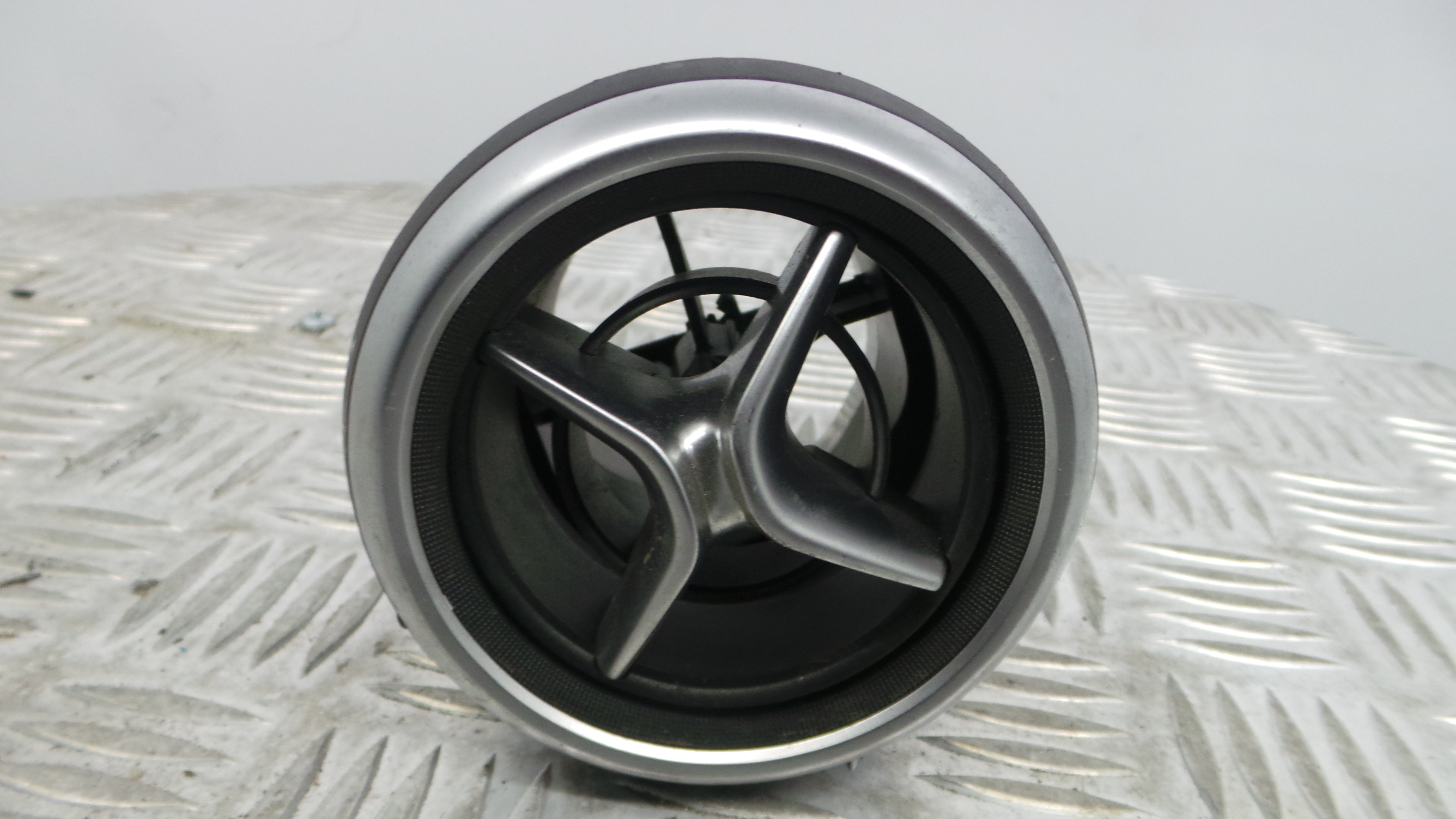 Grelha da Sofagem A1768300354 - MERCEDES-BENZ A-CLASS (W176)-33183010 Grelha da Sofagem A1768300354 - MERCEDES-BENZ A-CLASS (W176)-33183010