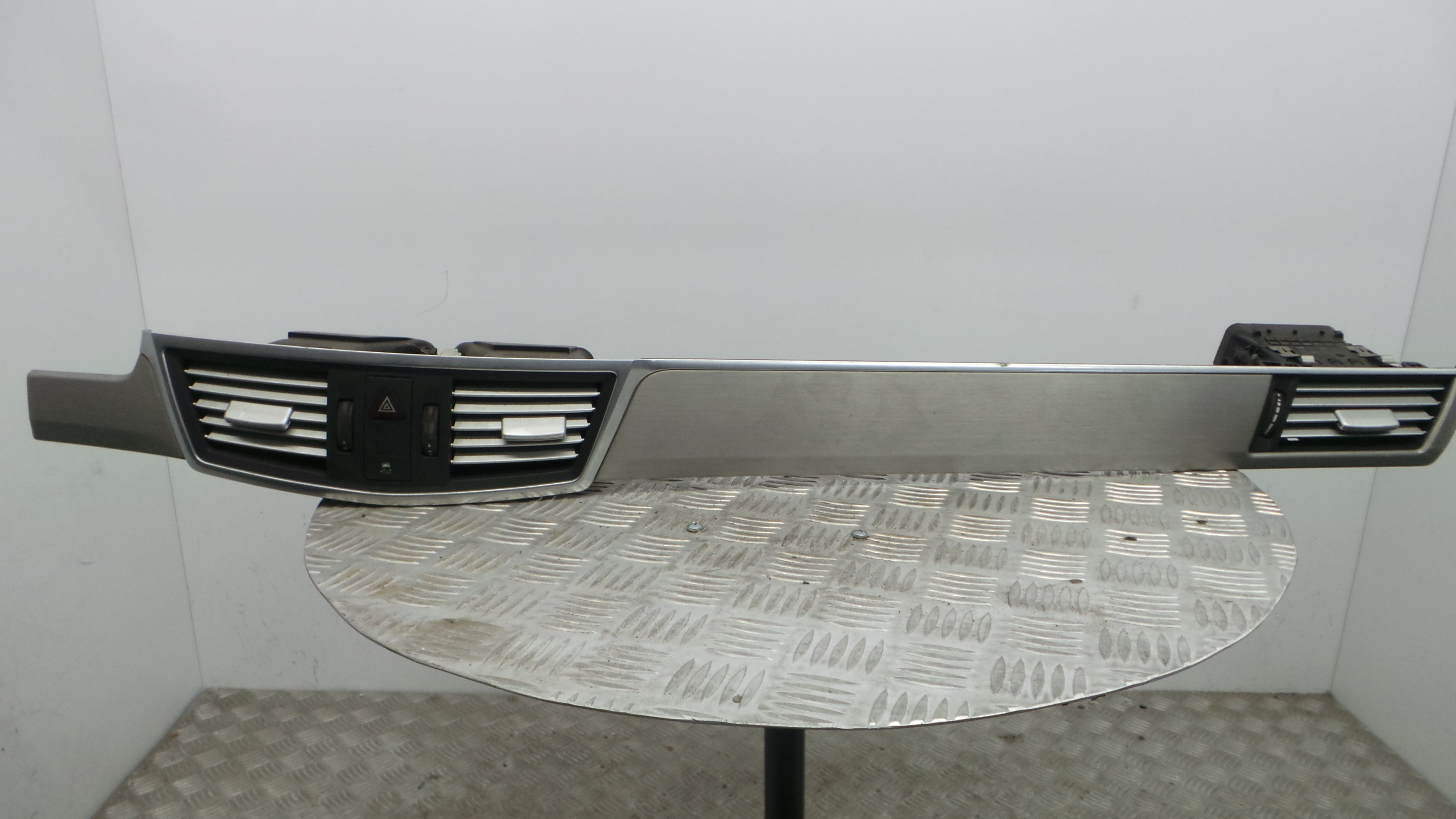Grelha da Sofagem  A2126802071 - MERCEDES-BENZ E-CLASS (W212)-33183044 Grelha da Sofagem  A2126802071 - MERCEDES-BENZ E-CLASS (W212)-33183044