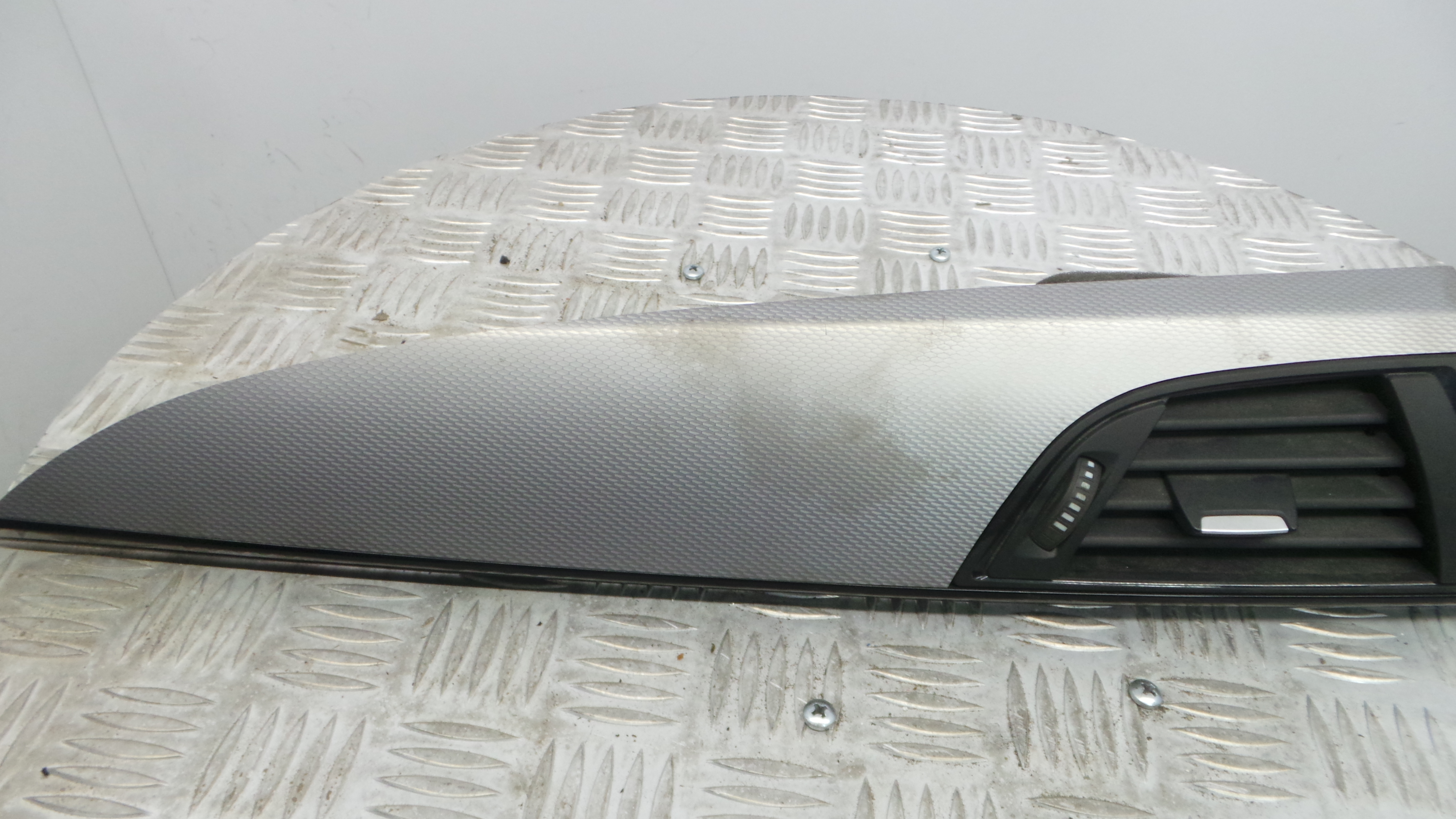 Grelha da Sofagem  9205356 - BMW 1 (F20), 1 Sports Hatch (F20)-33183049 Grelha da Sofagem  9205356 - BMW 1 (F20), 1 Sports Hatch (F20)-33183049