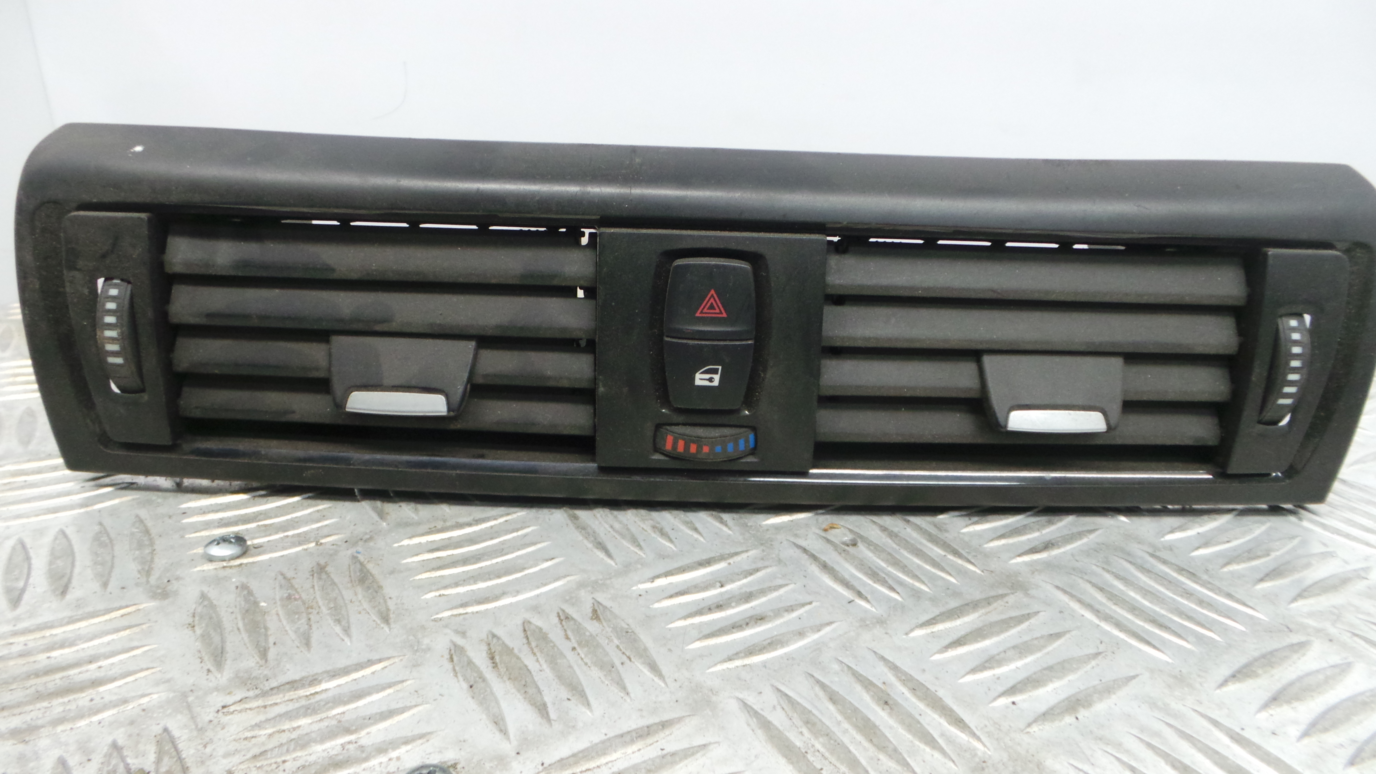 Grelha da Sofagem  9207116 - BMW 1 (F20), 1 Sports Hatch (F20)-33183068