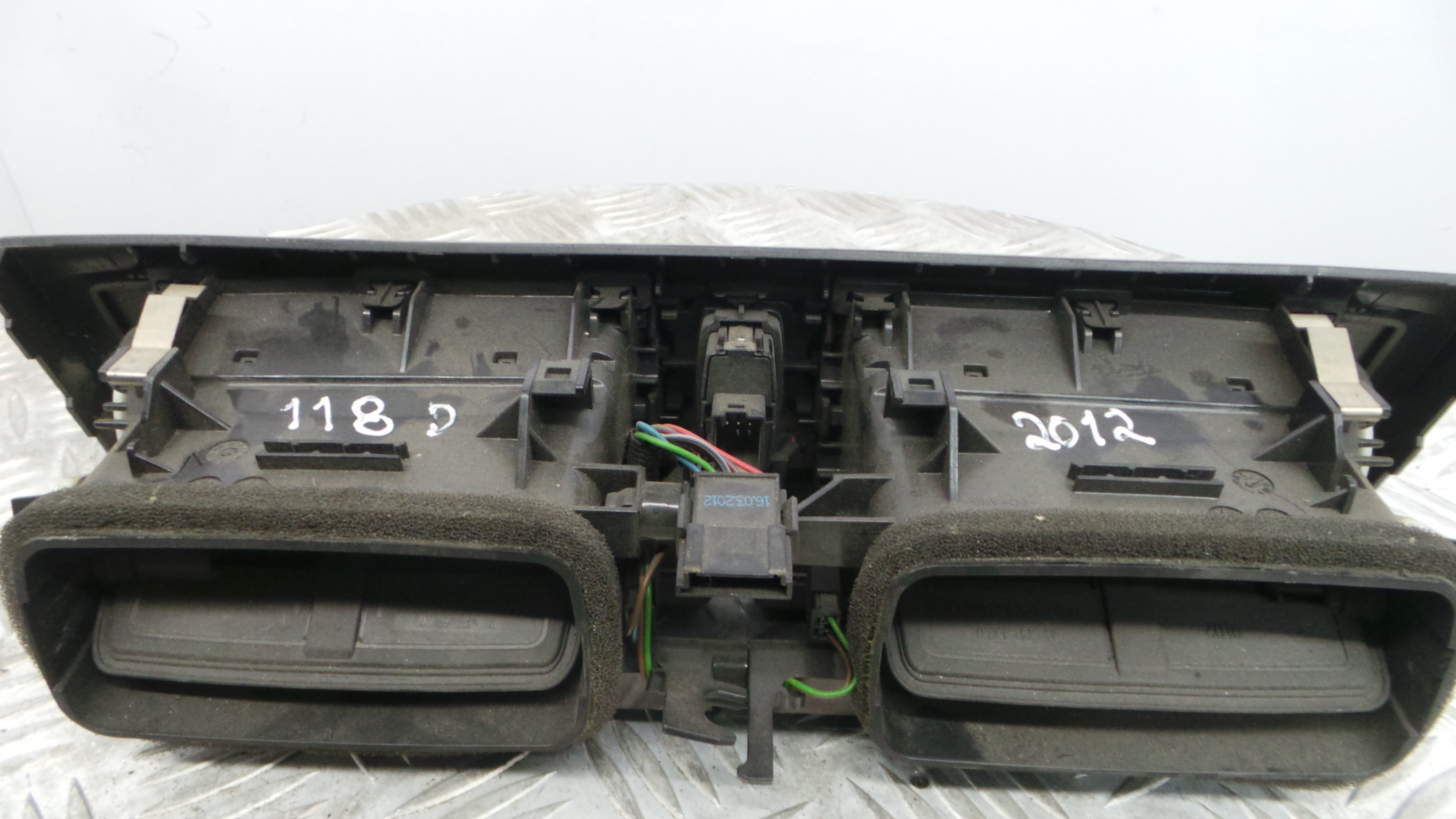 Grelha da Sofagem  9207116 - BMW 1 (F20), 1 Sports Hatch (F20)-33183068